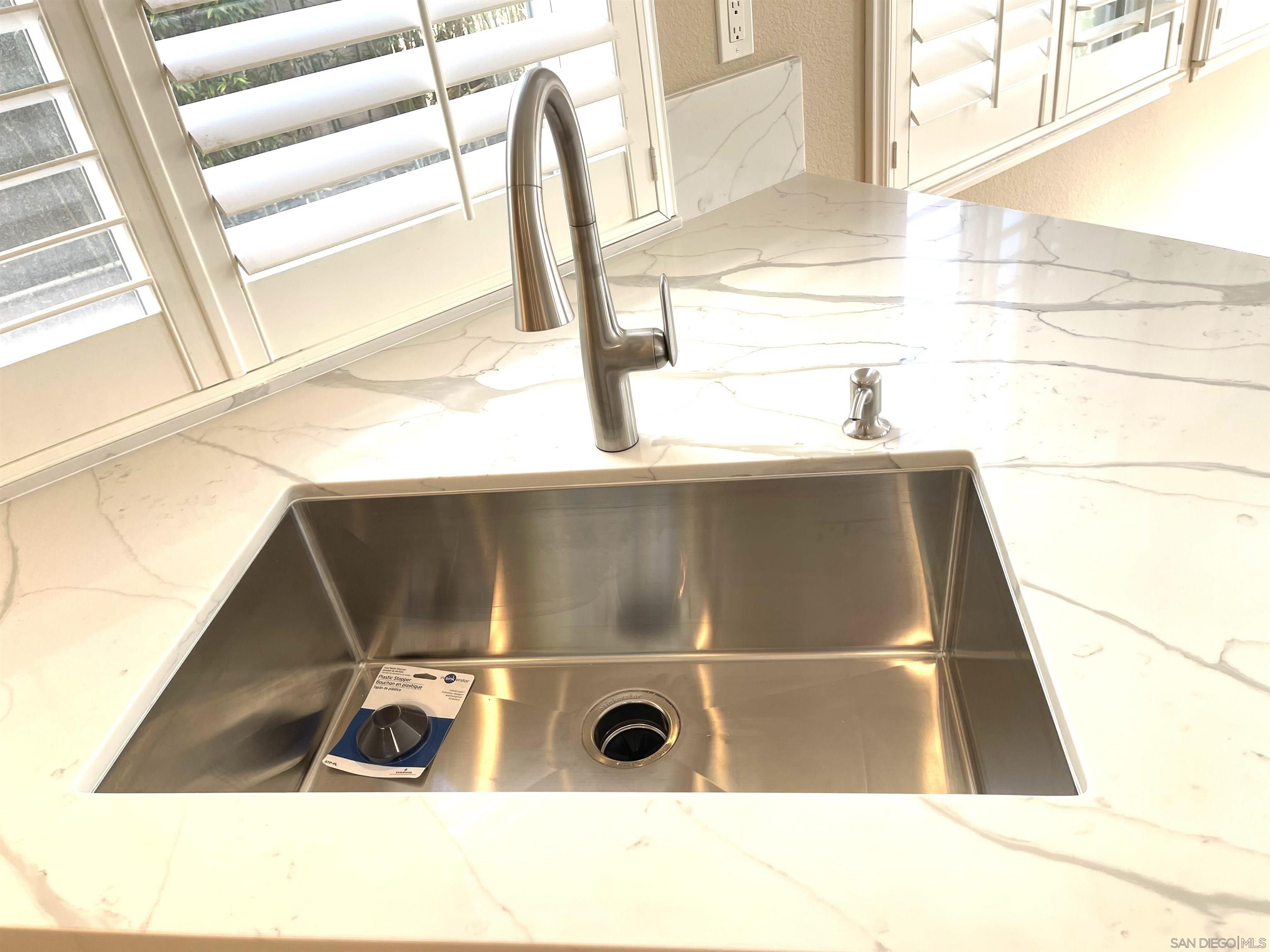 Detail Gallery Image 10 of 25 For 12985  Seabreeze Farms Dr, San Diego,  CA 92130 - 6 Beds | 4 Baths