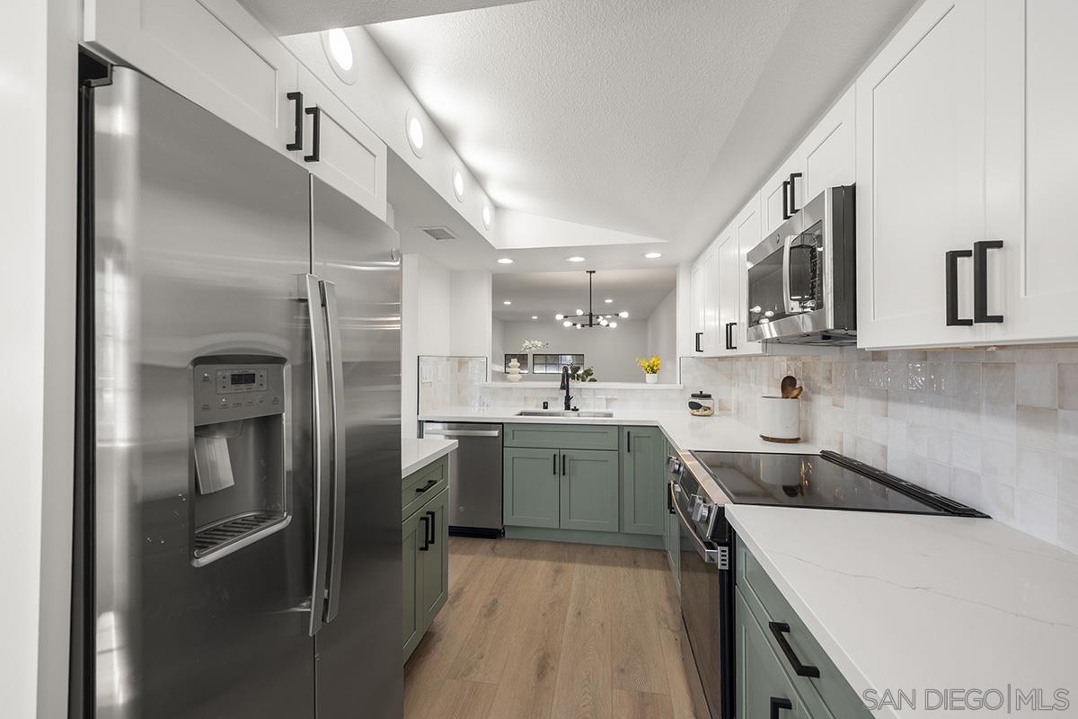 Detail Gallery Image 13 of 39 For 3631  Mission Mesa Way, San Diego,  CA 92120 - 3 Beds | 2/1 Baths