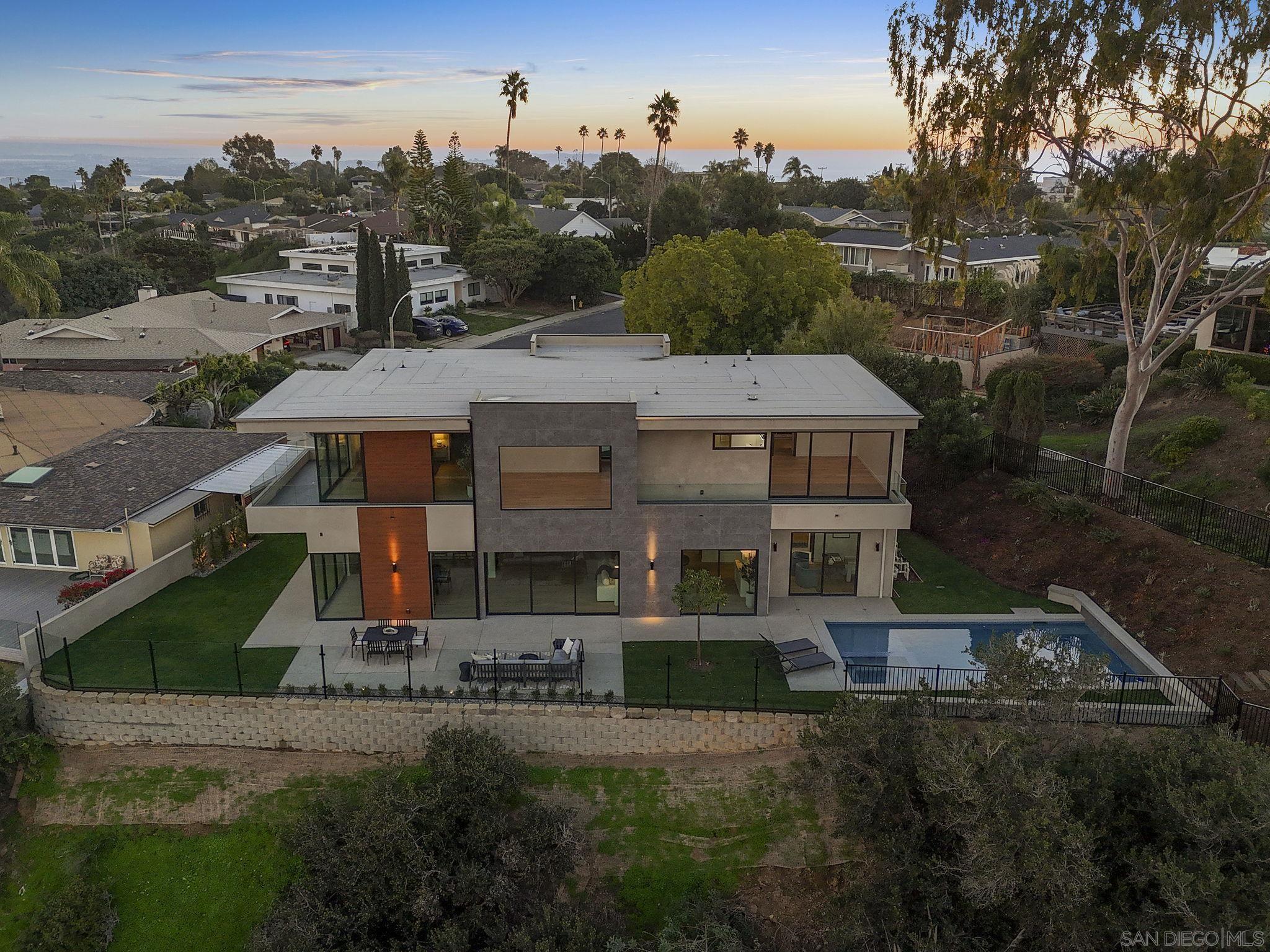 Detail Gallery Image 15 of 30 For 2448  Sagebrush Ct, La Jolla,  CA 92037 - 5 Beds | 5/1 Baths