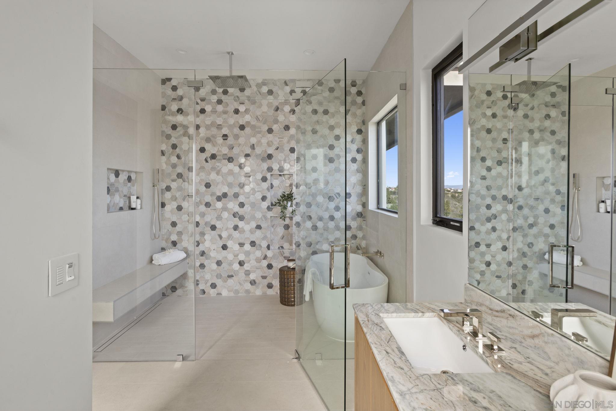 Detail Gallery Image 24 of 30 For 2448  Sagebrush Ct, La Jolla,  CA 92037 - 5 Beds | 5/1 Baths