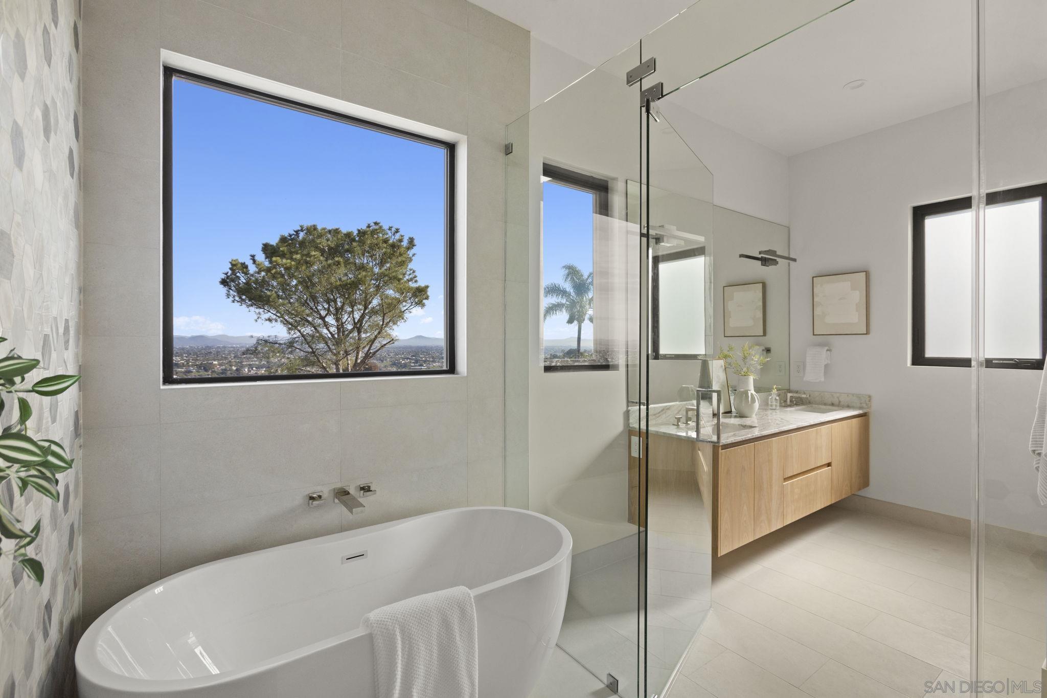 Detail Gallery Image 25 of 30 For 2448  Sagebrush Ct, La Jolla,  CA 92037 - 5 Beds | 5/1 Baths