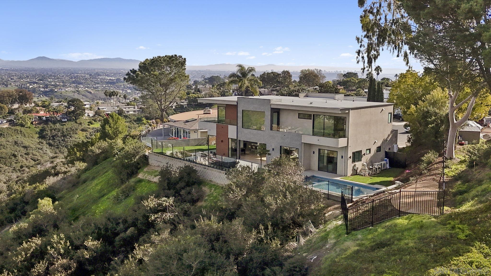 Detail Gallery Image 29 of 30 For 2448  Sagebrush Ct, La Jolla,  CA 92037 - 5 Beds | 5/1 Baths