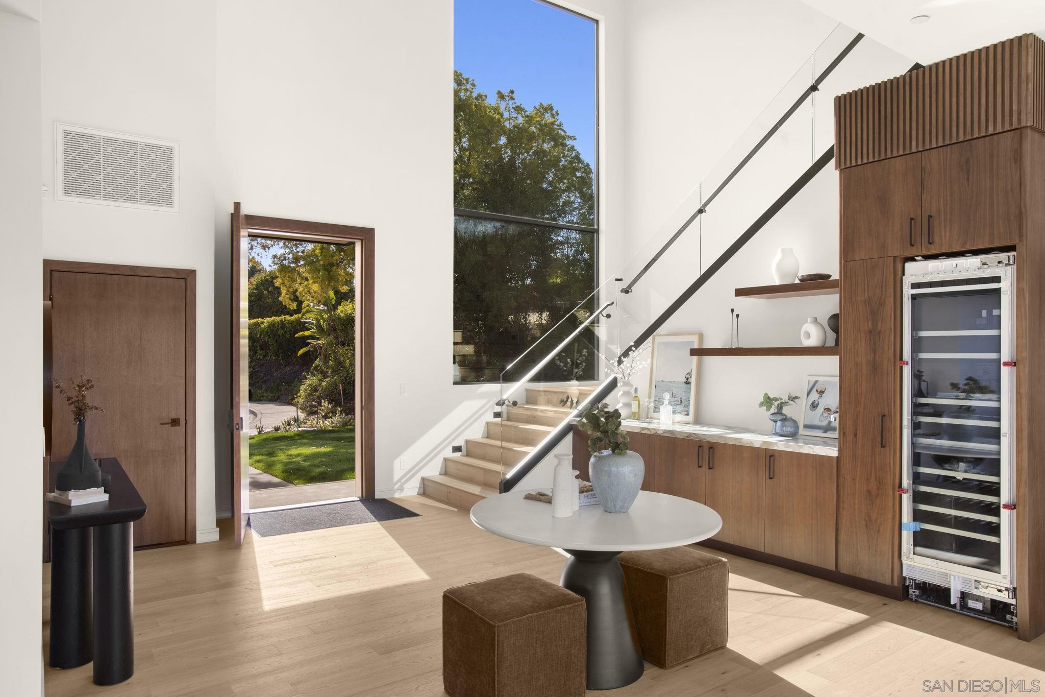 Detail Gallery Image 6 of 30 For 2448  Sagebrush Ct, La Jolla,  CA 92037 - 5 Beds | 5/1 Baths