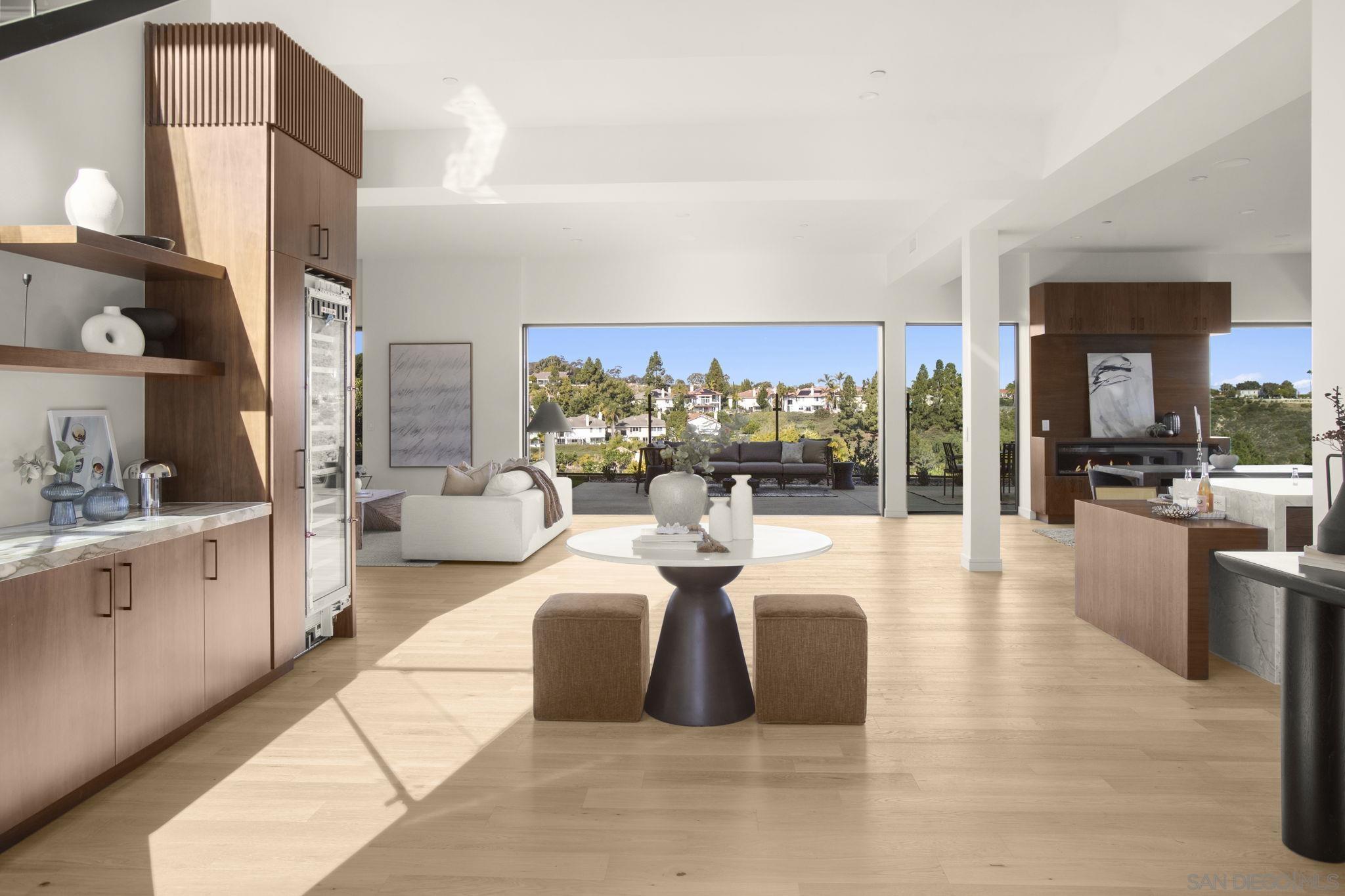 Detail Gallery Image 7 of 30 For 2448  Sagebrush Ct, La Jolla,  CA 92037 - 5 Beds | 5/1 Baths