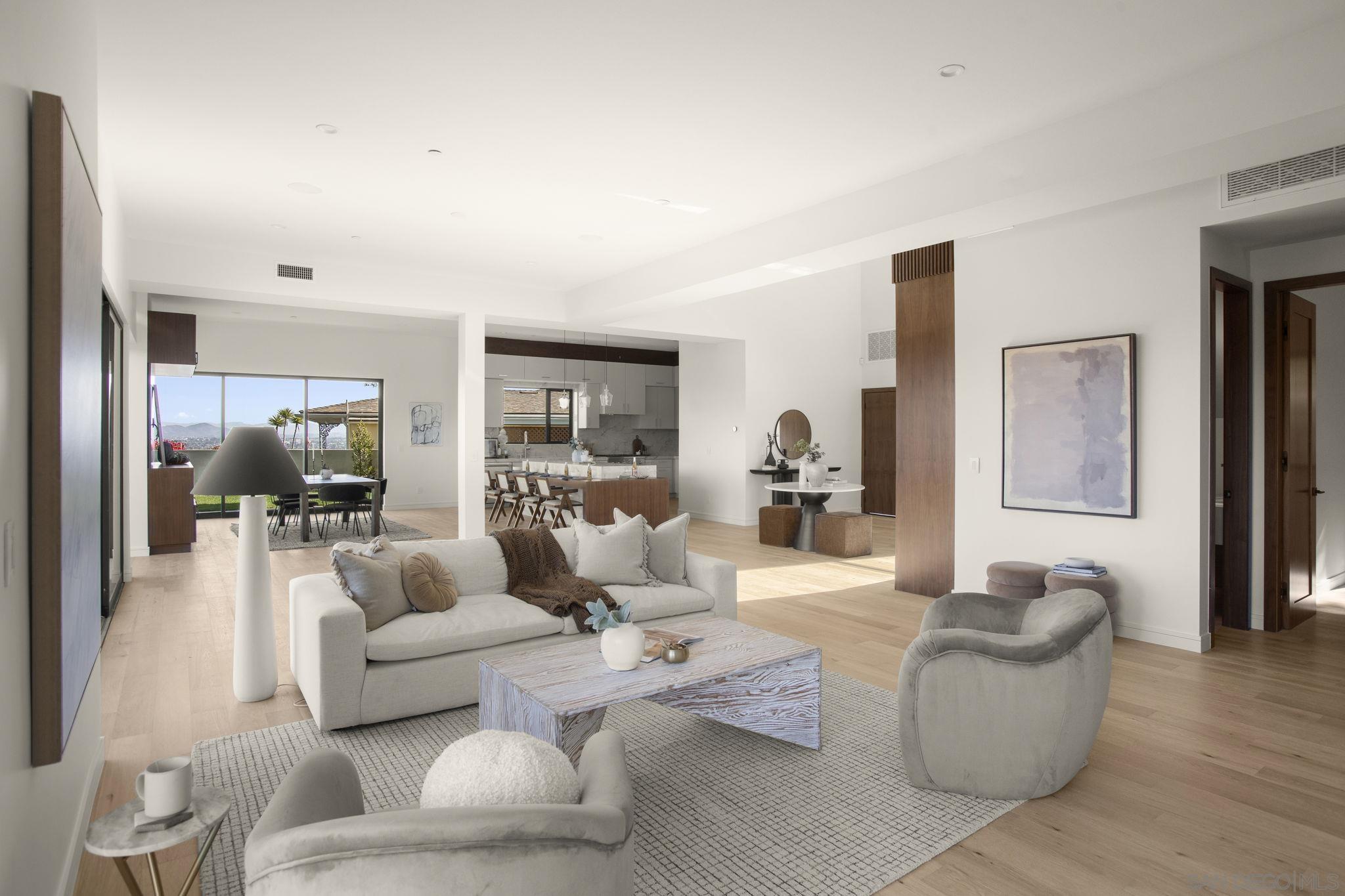 Detail Gallery Image 8 of 30 For 2448  Sagebrush Ct, La Jolla,  CA 92037 - 5 Beds | 5/1 Baths