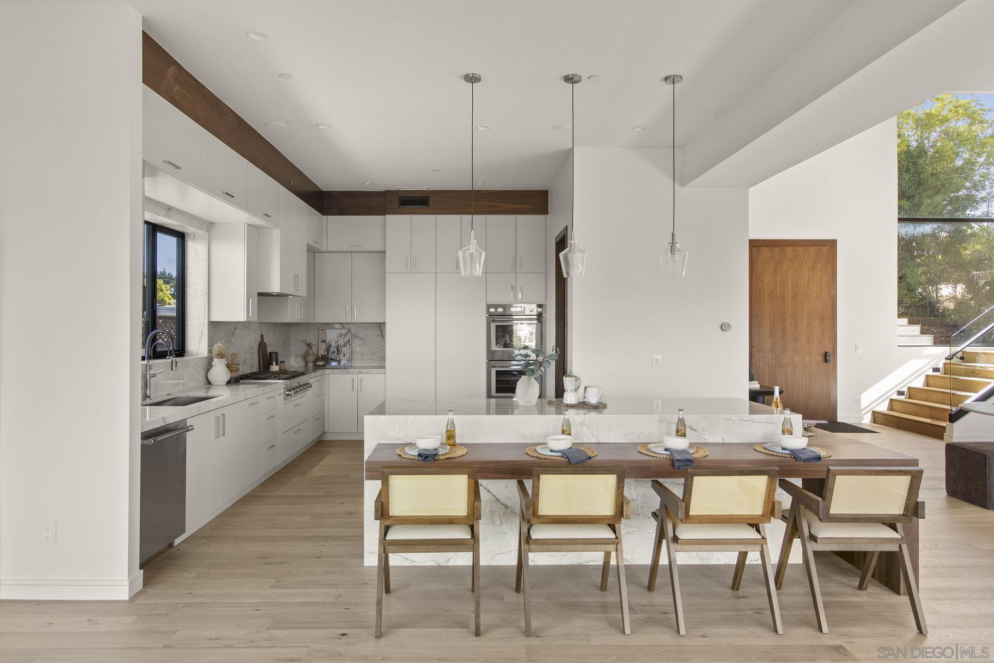 Detail Gallery Image 9 of 30 For 2448  Sagebrush Ct, La Jolla,  CA 92037 - 5 Beds | 5/1 Baths