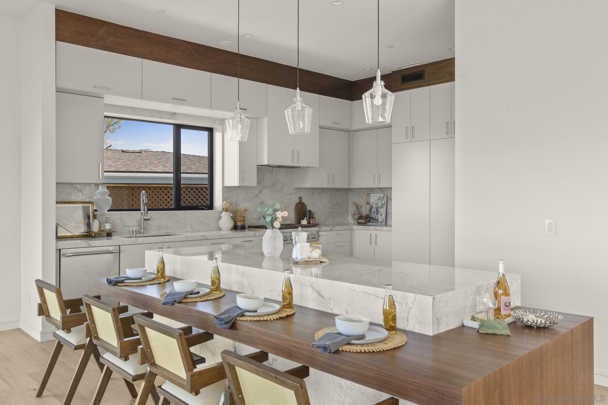 Detail Gallery Image 10 of 30 For 2448  Sagebrush Ct, La Jolla,  CA 92037 - 5 Beds | 5/1 Baths