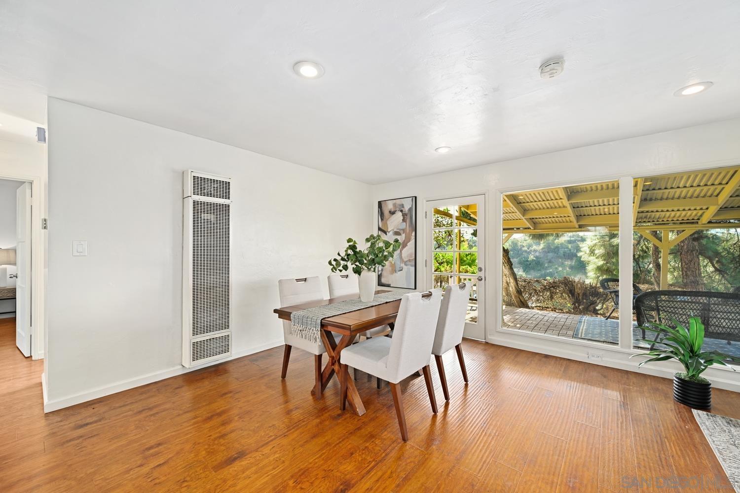 Detail Gallery Image 3 of 26 For 6371  Celia Vista Dr, San Diego,  CA 92115 - 2 Beds | 1 Baths