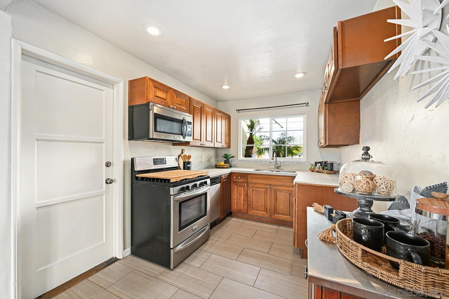 Detail Gallery Image 9 of 26 For 6371  Celia Vista Dr, San Diego,  CA 92115 - 2 Beds | 1 Baths