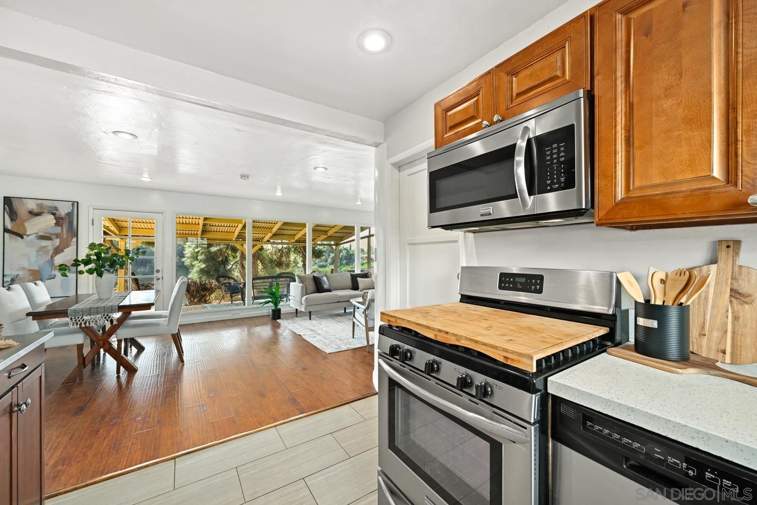 Detail Gallery Image 10 of 26 For 6371  Celia Vista Dr, San Diego,  CA 92115 - 2 Beds | 1 Baths