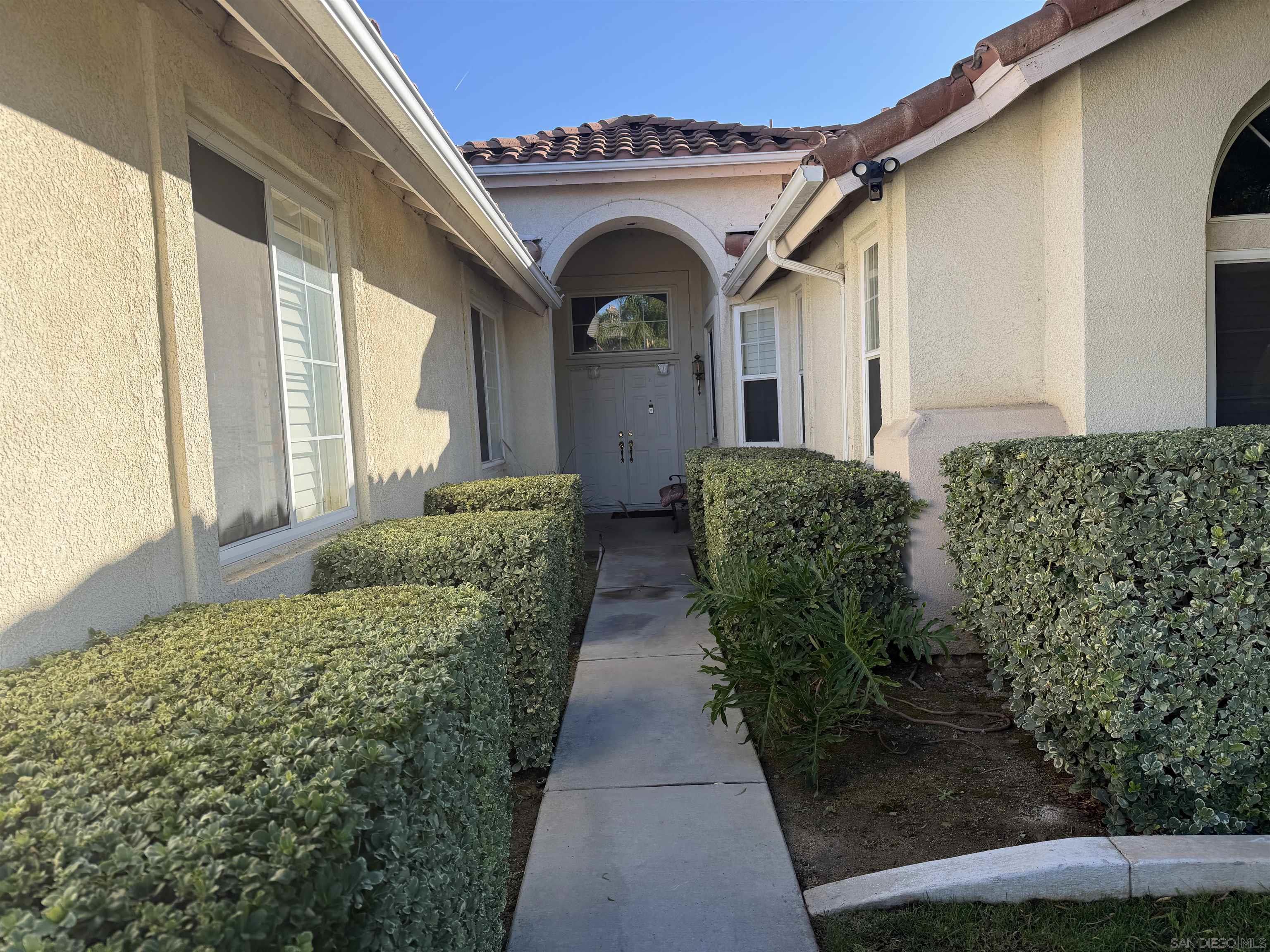 Detail Gallery Image 2 of 12 For 39660  Bordeaux Pl, Murrieta,  CA 92562 - 5 Beds | 3 Baths