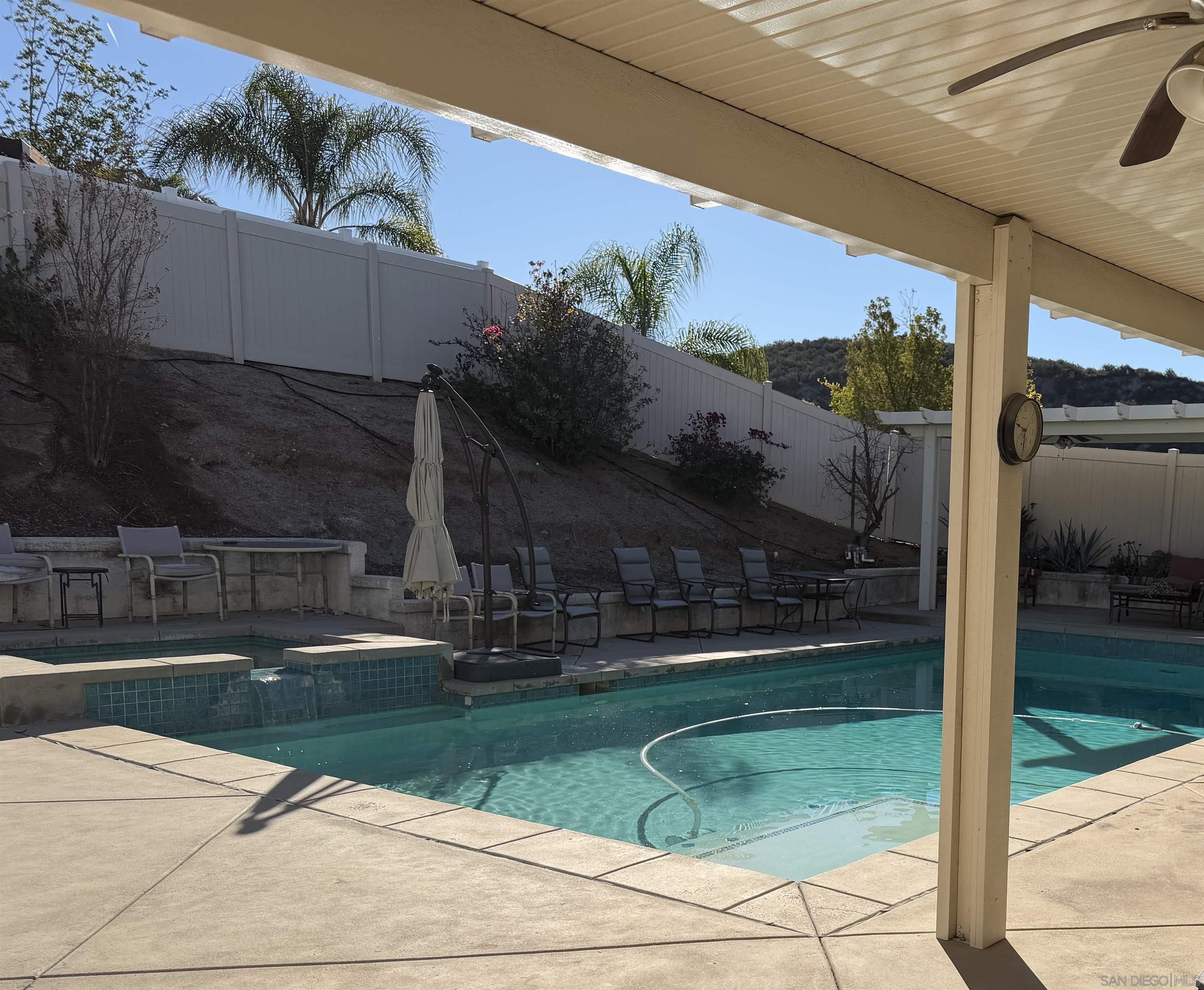 Detail Gallery Image 3 of 12 For 39660  Bordeaux Pl, Murrieta,  CA 92562 - 5 Beds | 3 Baths