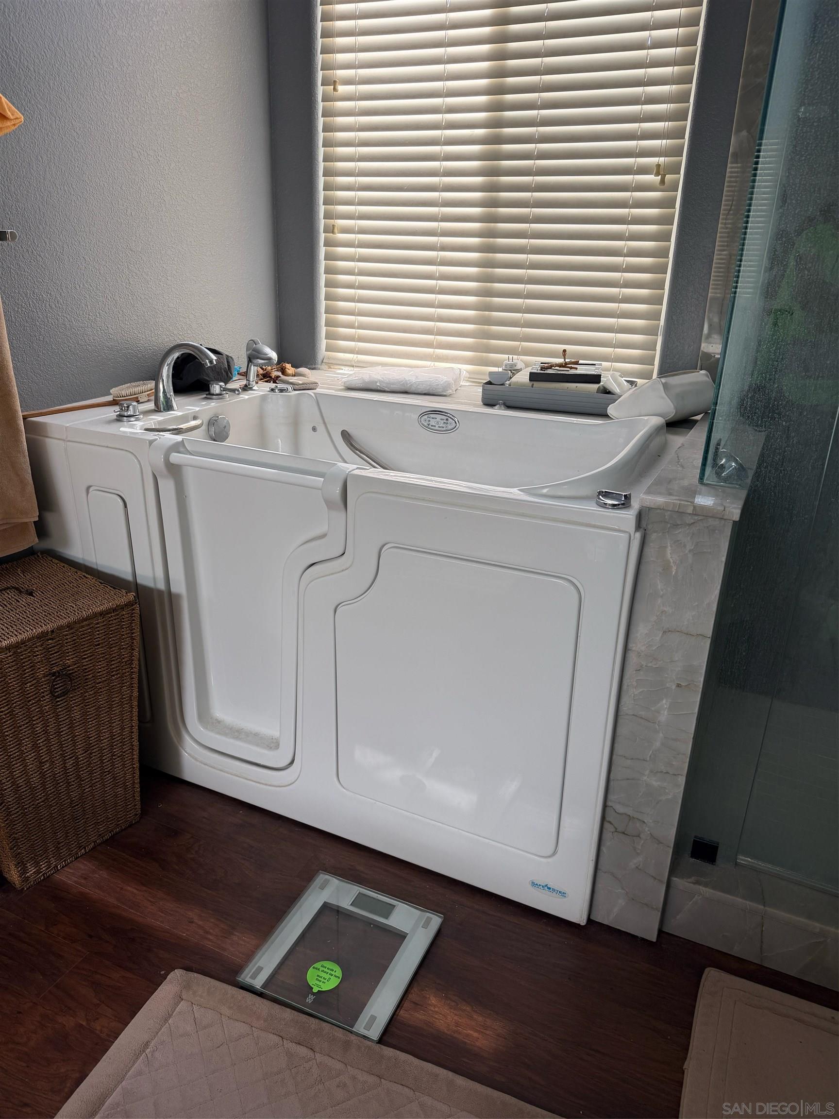 Detail Gallery Image 9 of 12 For 39660  Bordeaux Pl, Murrieta,  CA 92562 - 5 Beds | 3 Baths