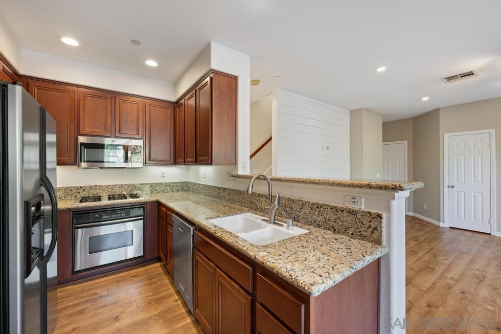 Detail Gallery Image 11 of 39 For 2683  Matera Lane, San Diego,  CA 92108 - 3 Beds | 2/1 Baths