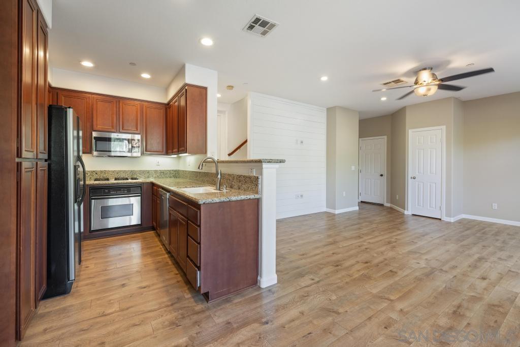 Detail Gallery Image 12 of 39 For 2683  Matera Lane, San Diego,  CA 92108 - 3 Beds | 2/1 Baths