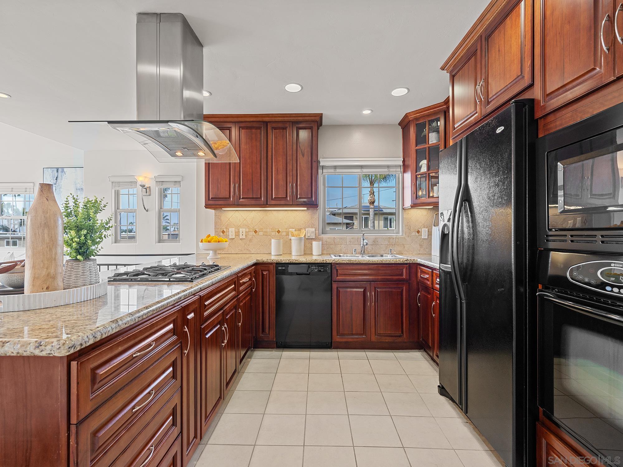 Detail Gallery Image 5 of 43 For 2265  Manchester Ave (and 2265a), Cardiff By The Sea,  CA 92007 - 4 Beds | 4 Baths