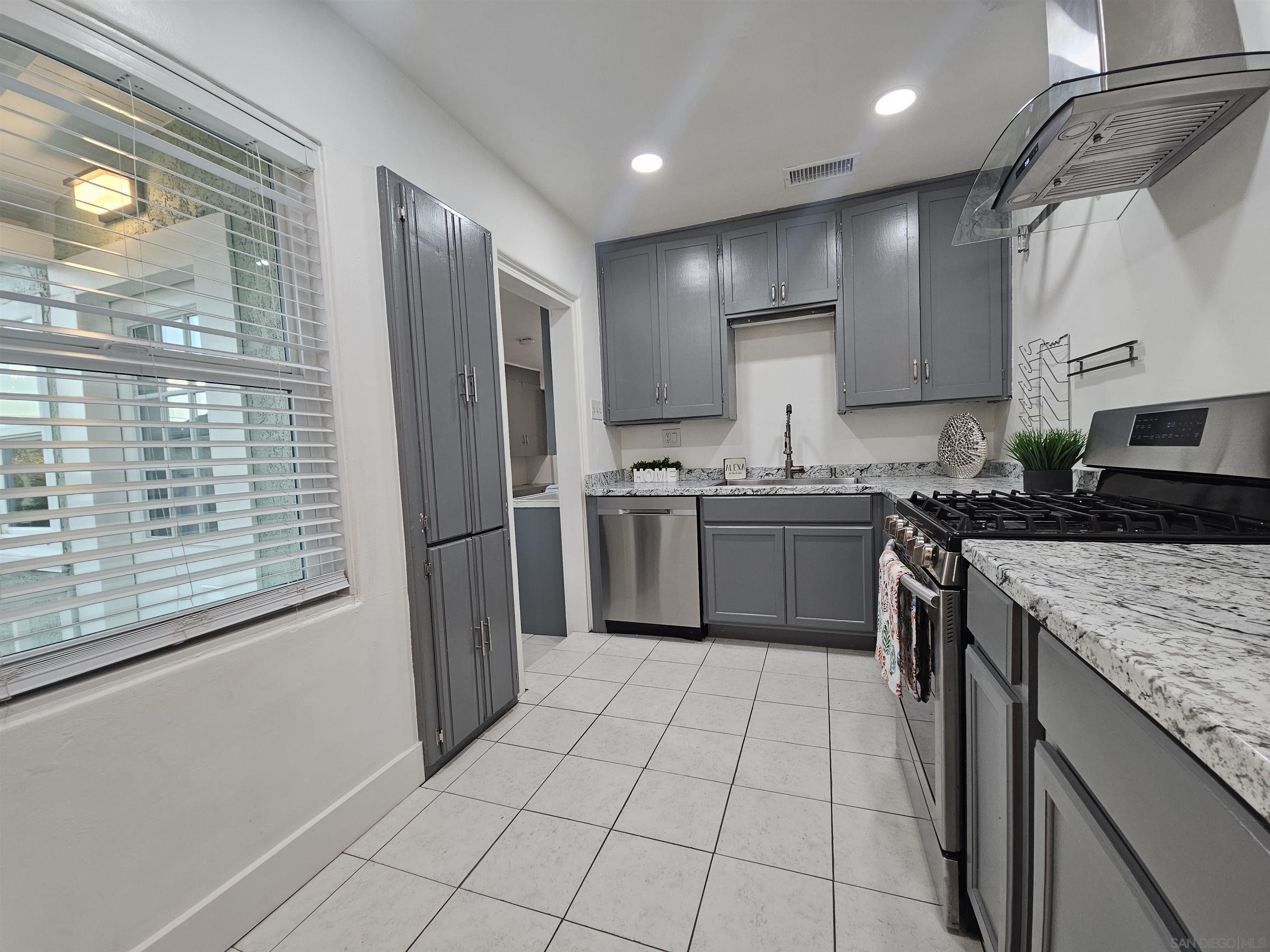 Detail Gallery Image 8 of 31 For 1630  Cameron, Lemon Grove,  CA 91945 - 13 Beds | 2 Baths