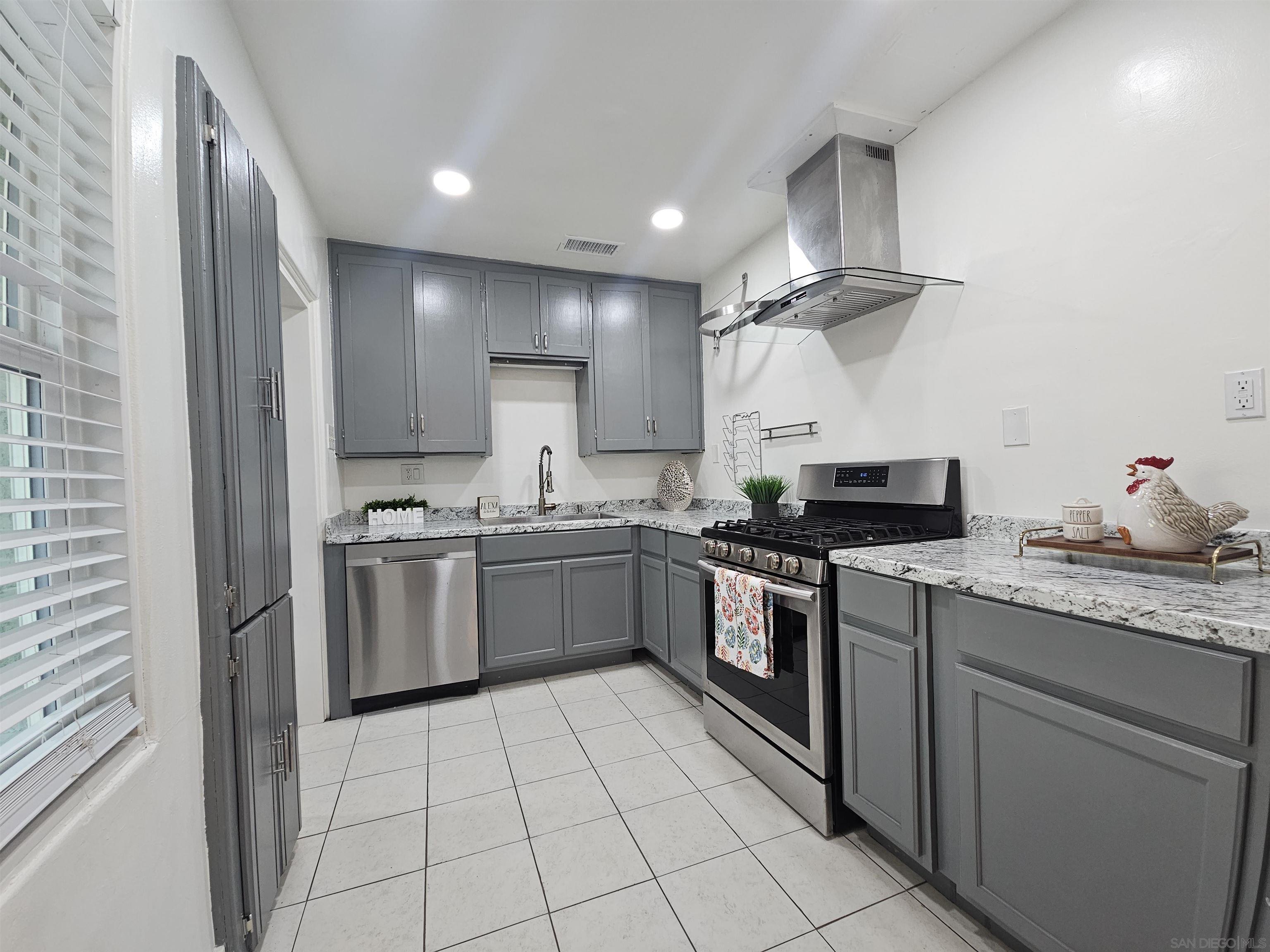 Detail Gallery Image 10 of 31 For 1630  Cameron, Lemon Grove,  CA 91945 - 13 Beds | 2 Baths