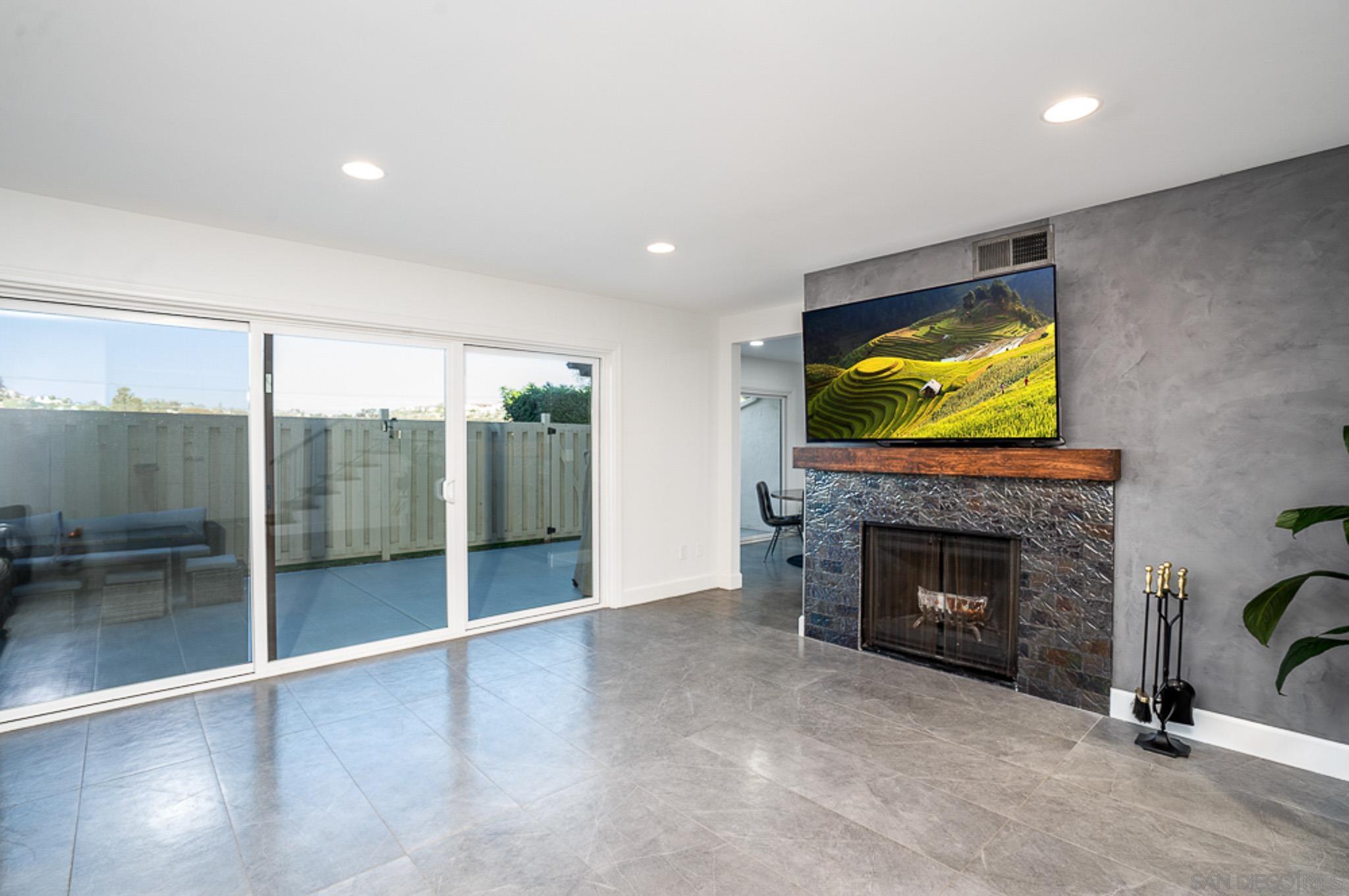 Detail Gallery Image 11 of 36 For 4718  Amberwood Ct, Carlsbad,  CA 92008 - 3 Beds | 2/1 Baths