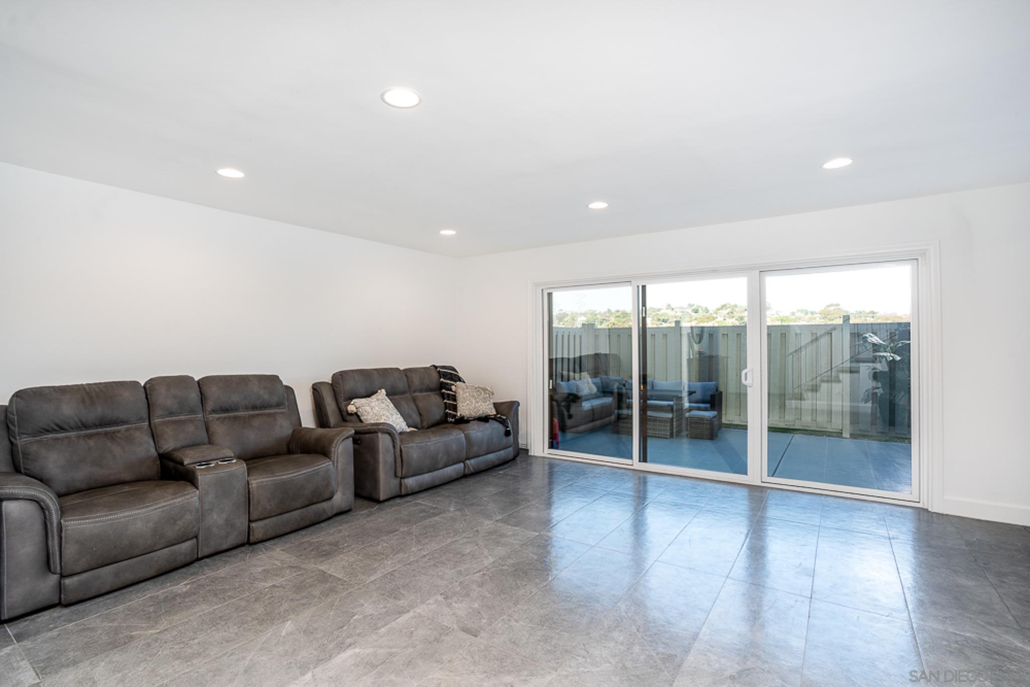 Detail Gallery Image 12 of 36 For 4718  Amberwood Ct, Carlsbad,  CA 92008 - 3 Beds | 2/1 Baths