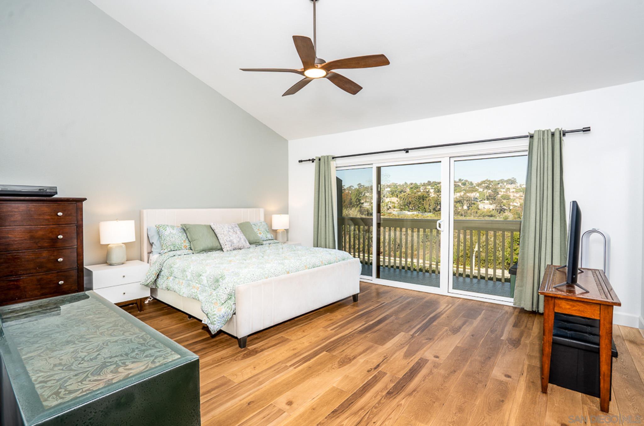 Detail Gallery Image 17 of 36 For 4718  Amberwood Ct, Carlsbad,  CA 92008 - 3 Beds | 2/1 Baths