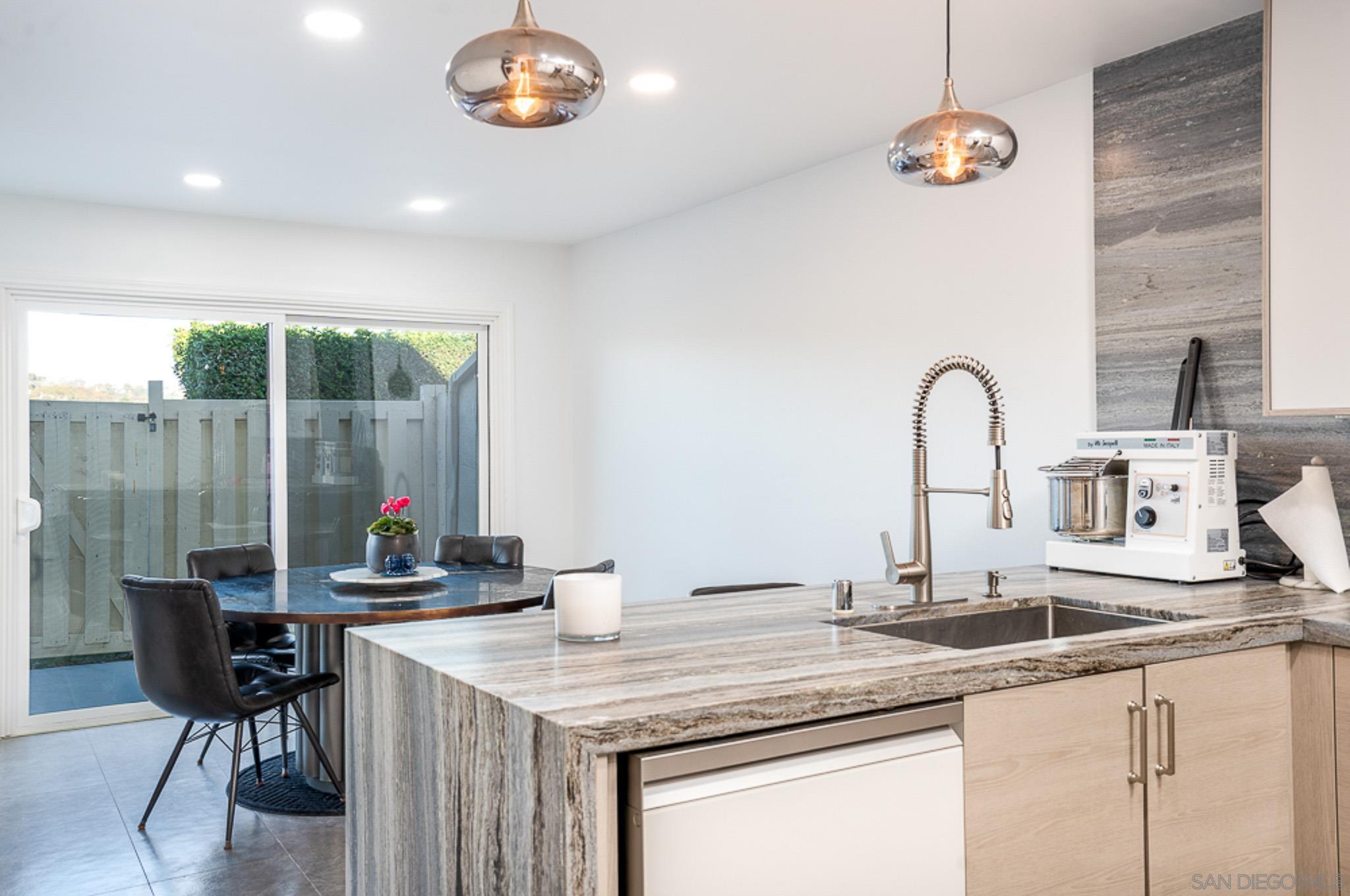 Detail Gallery Image 3 of 36 For 4718  Amberwood Ct, Carlsbad,  CA 92008 - 3 Beds | 2/1 Baths