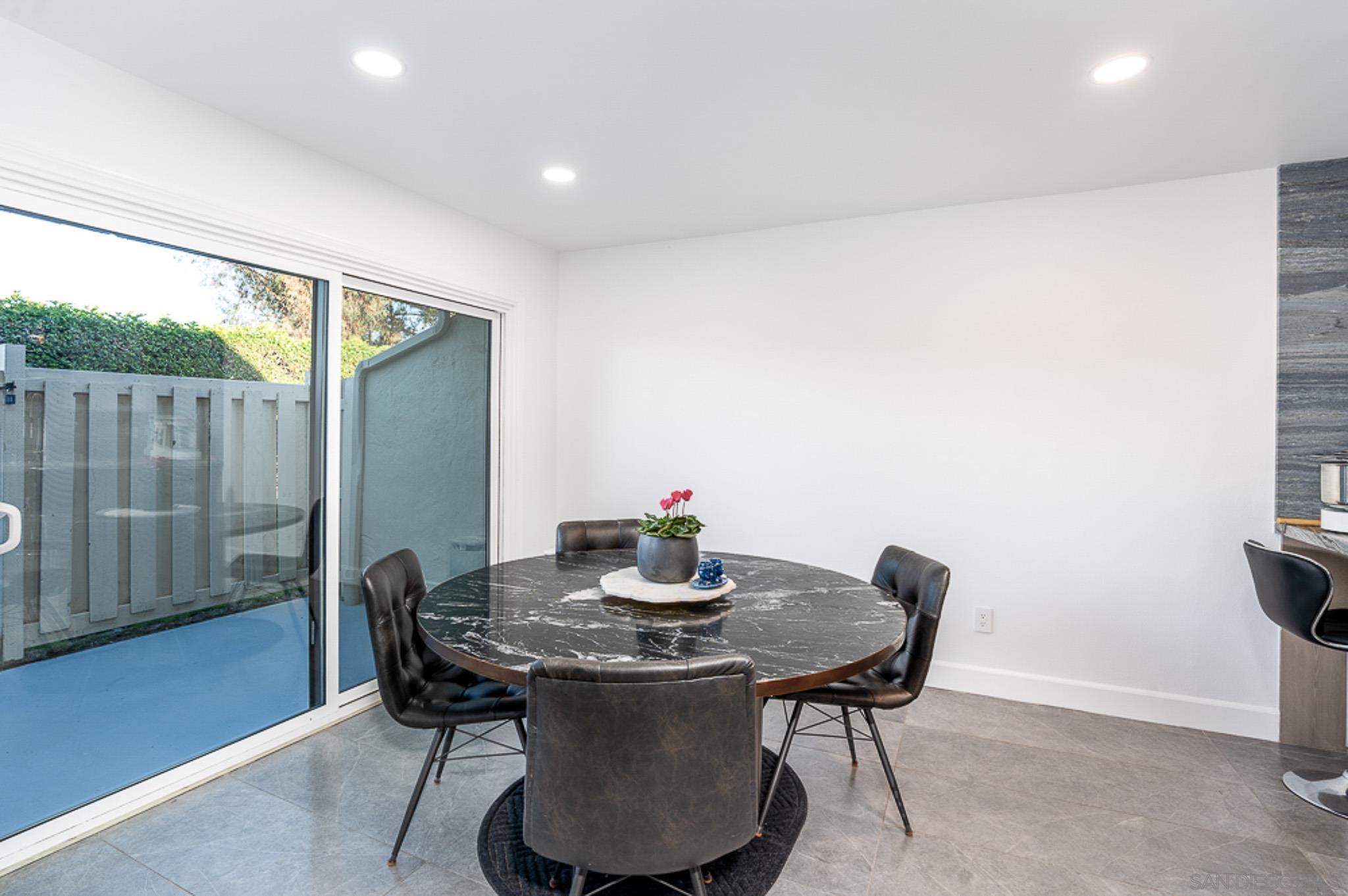 Detail Gallery Image 7 of 36 For 4718  Amberwood Ct, Carlsbad,  CA 92008 - 3 Beds | 2/1 Baths