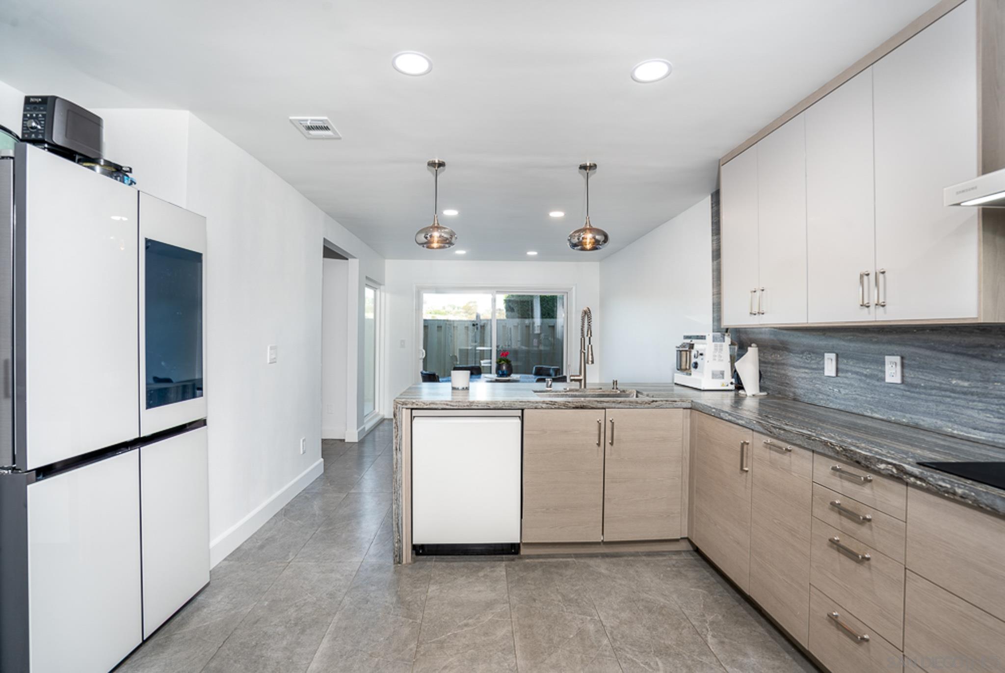 Detail Gallery Image 8 of 36 For 4718  Amberwood Ct, Carlsbad,  CA 92008 - 3 Beds | 2/1 Baths