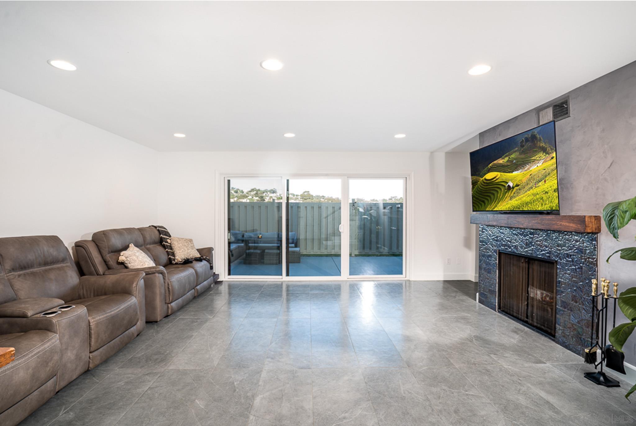 Detail Gallery Image 9 of 36 For 4718  Amberwood Ct, Carlsbad,  CA 92008 - 3 Beds | 2/1 Baths