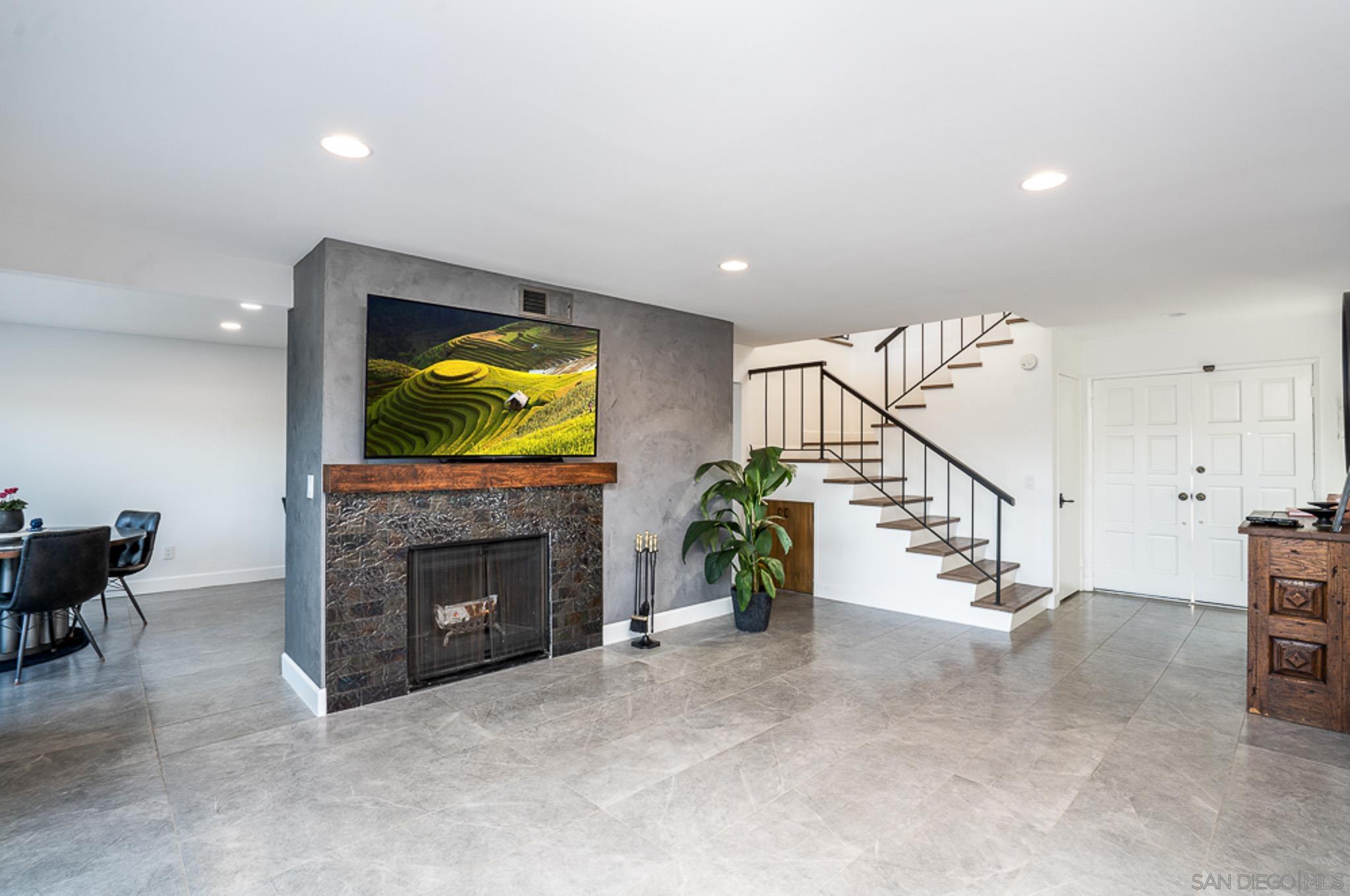 Detail Gallery Image 10 of 36 For 4718  Amberwood Ct, Carlsbad,  CA 92008 - 3 Beds | 2/1 Baths