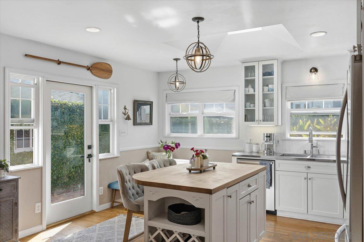 Front Image Thumbnail for SD250046029