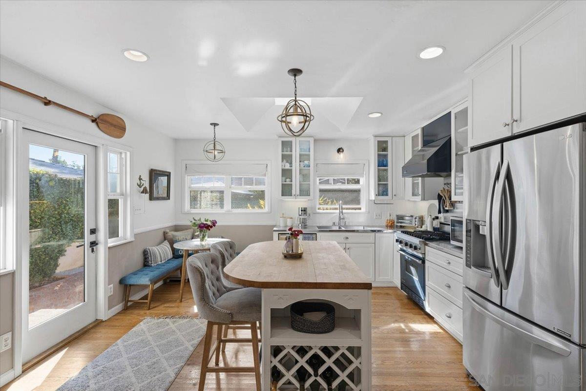 Detail Gallery Image 12 of 43 For 903  Moana Dr, San Diego,  CA 92106 - 3 Beds | 2/1 Baths