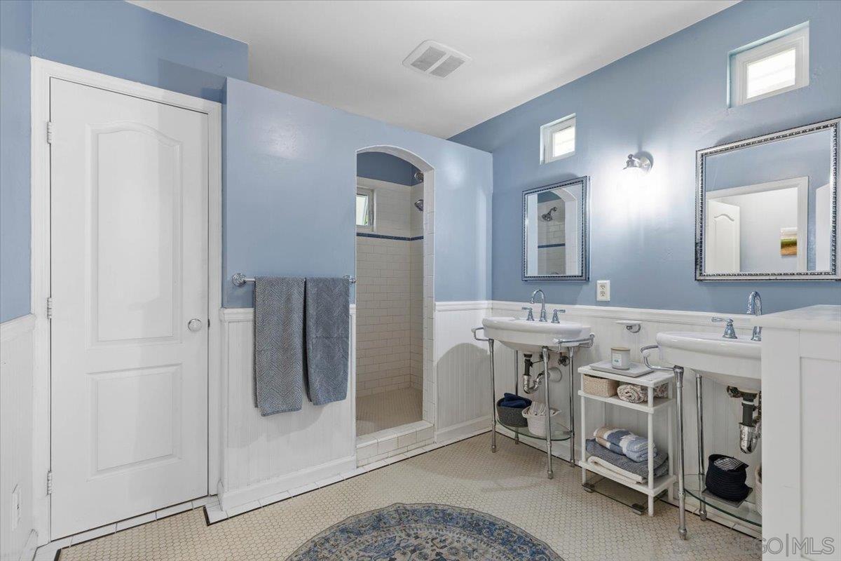 Detail Gallery Image 23 of 43 For 903  Moana Dr, San Diego,  CA 92106 - 3 Beds | 2/1 Baths