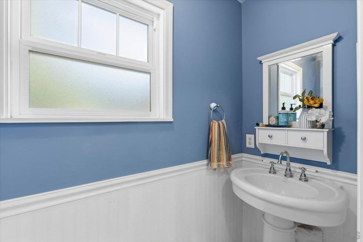 Detail Gallery Image 29 of 43 For 903  Moana Dr, San Diego,  CA 92106 - 3 Beds | 2/1 Baths