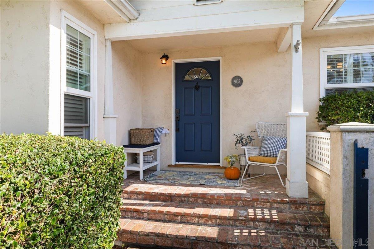 Detail Gallery Image 5 of 43 For 903  Moana Dr, San Diego,  CA 92106 - 3 Beds | 2/1 Baths