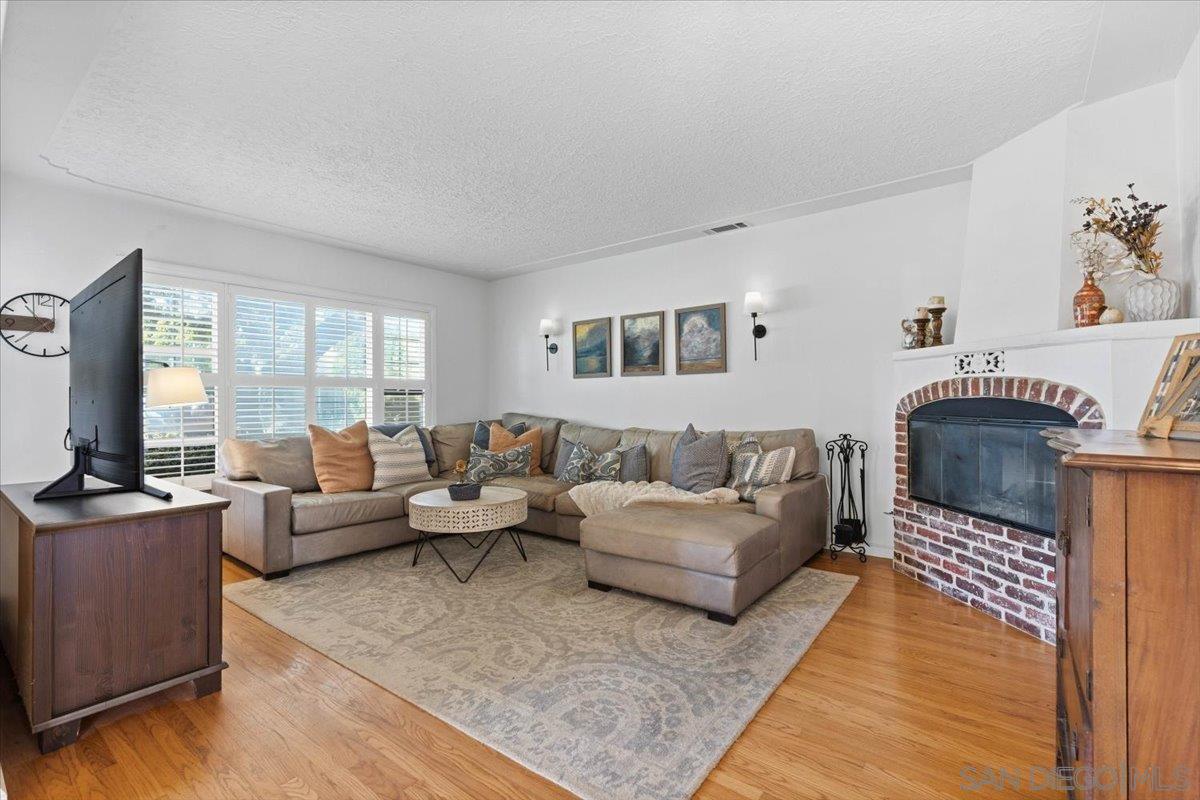 Detail Gallery Image 7 of 43 For 903  Moana Dr, San Diego,  CA 92106 - 3 Beds | 2/1 Baths