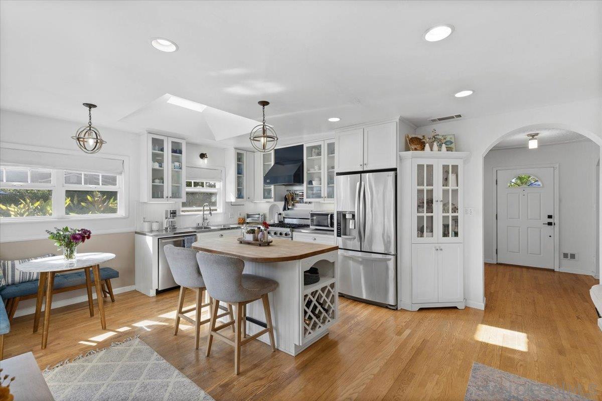 Detail Gallery Image 9 of 43 For 903  Moana Dr, San Diego,  CA 92106 - 3 Beds | 2/1 Baths