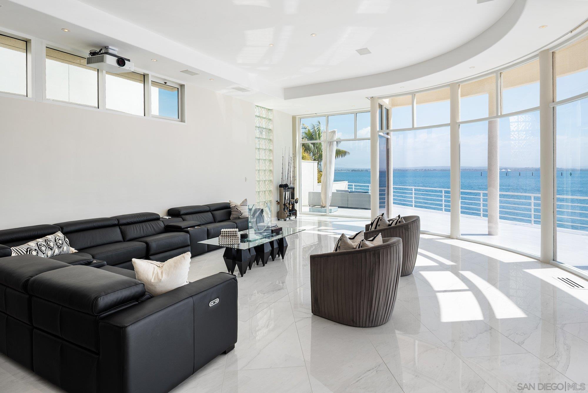 Detail Gallery Image 12 of 75 For 1  the Point, Coronado,  CA 92118 - 5 Beds | 4/2 Baths