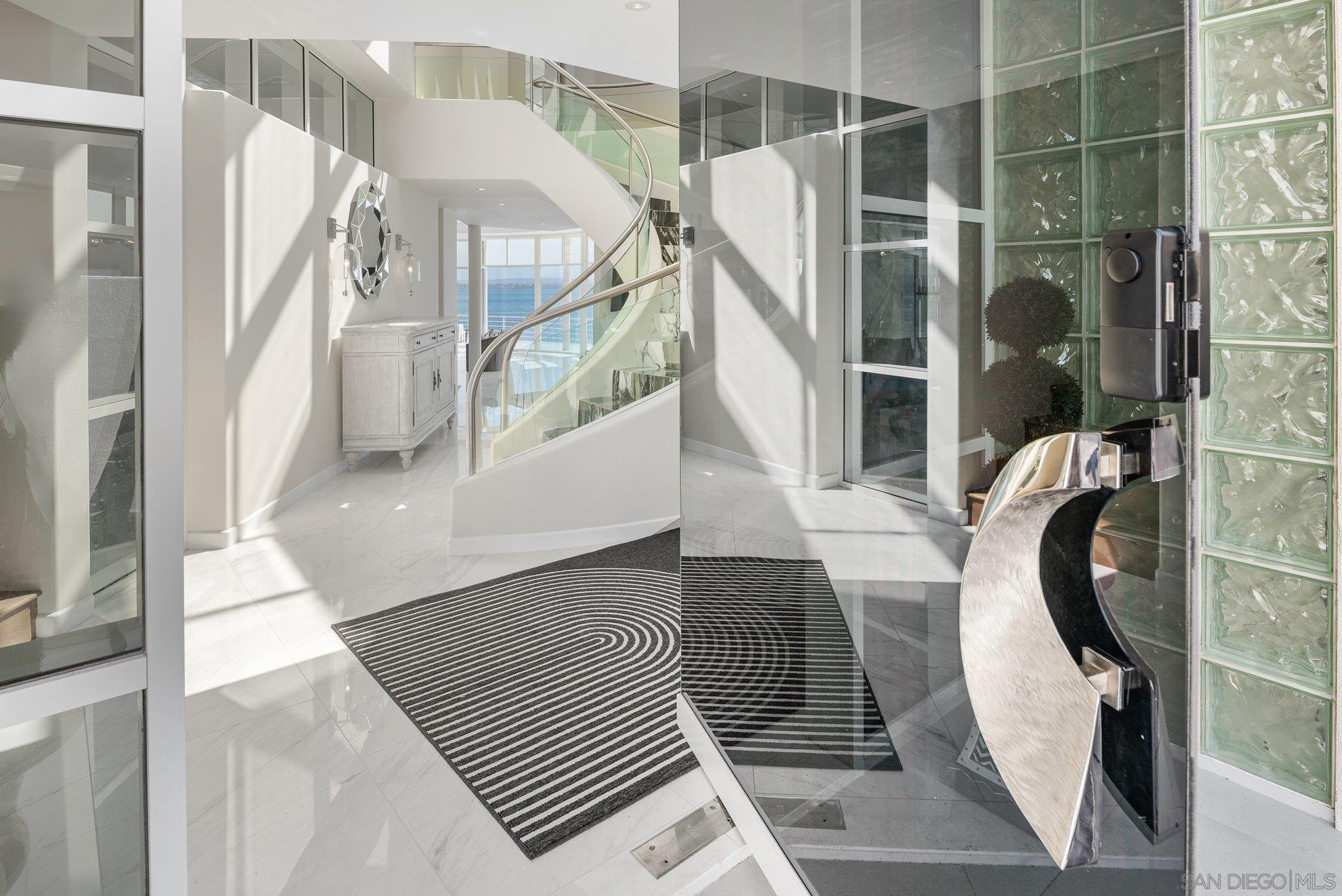 Detail Gallery Image 14 of 75 For 1  the Point, Coronado,  CA 92118 - 5 Beds | 4/2 Baths