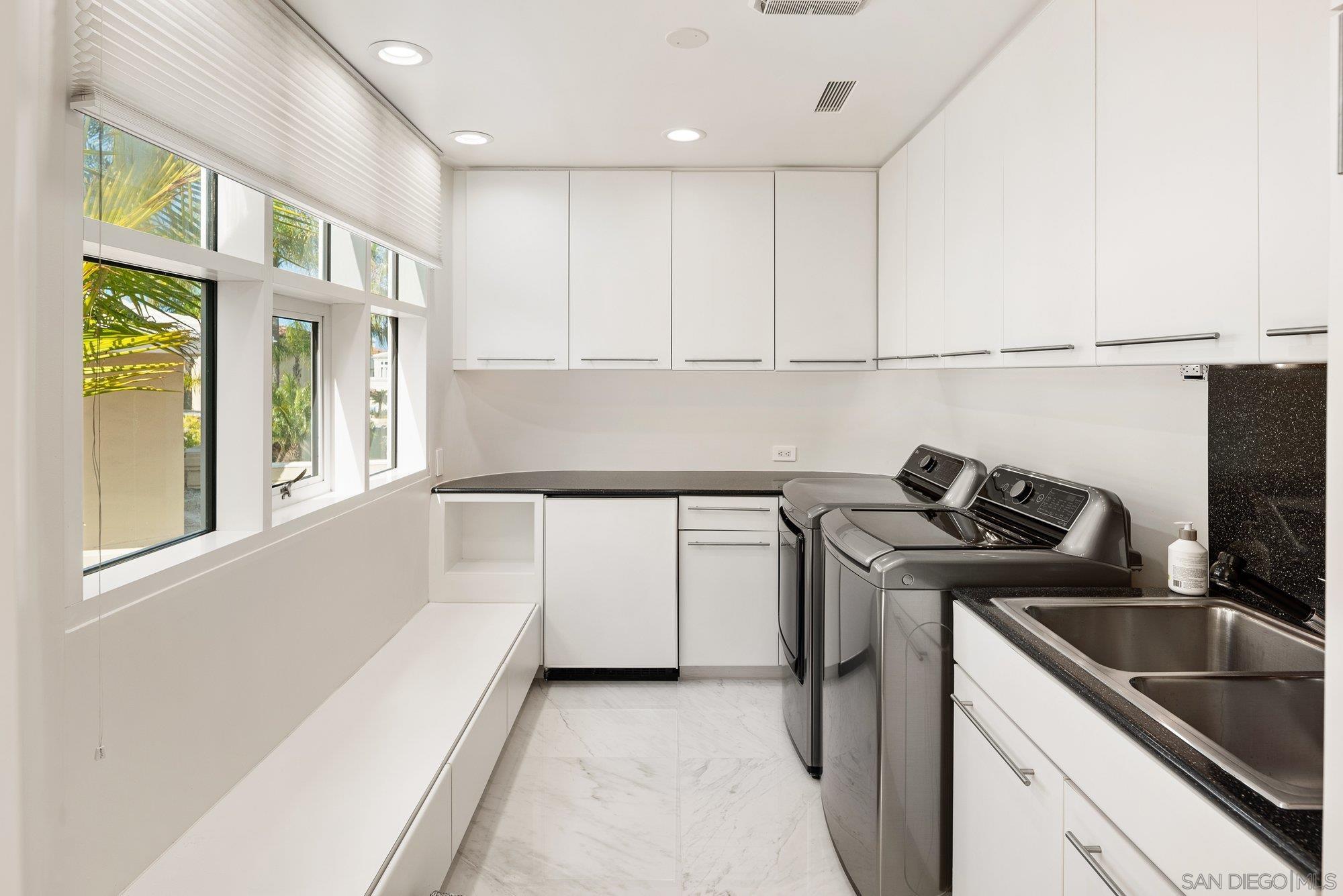 Detail Gallery Image 20 of 75 For 1  the Point, Coronado,  CA 92118 - 5 Beds | 4/2 Baths