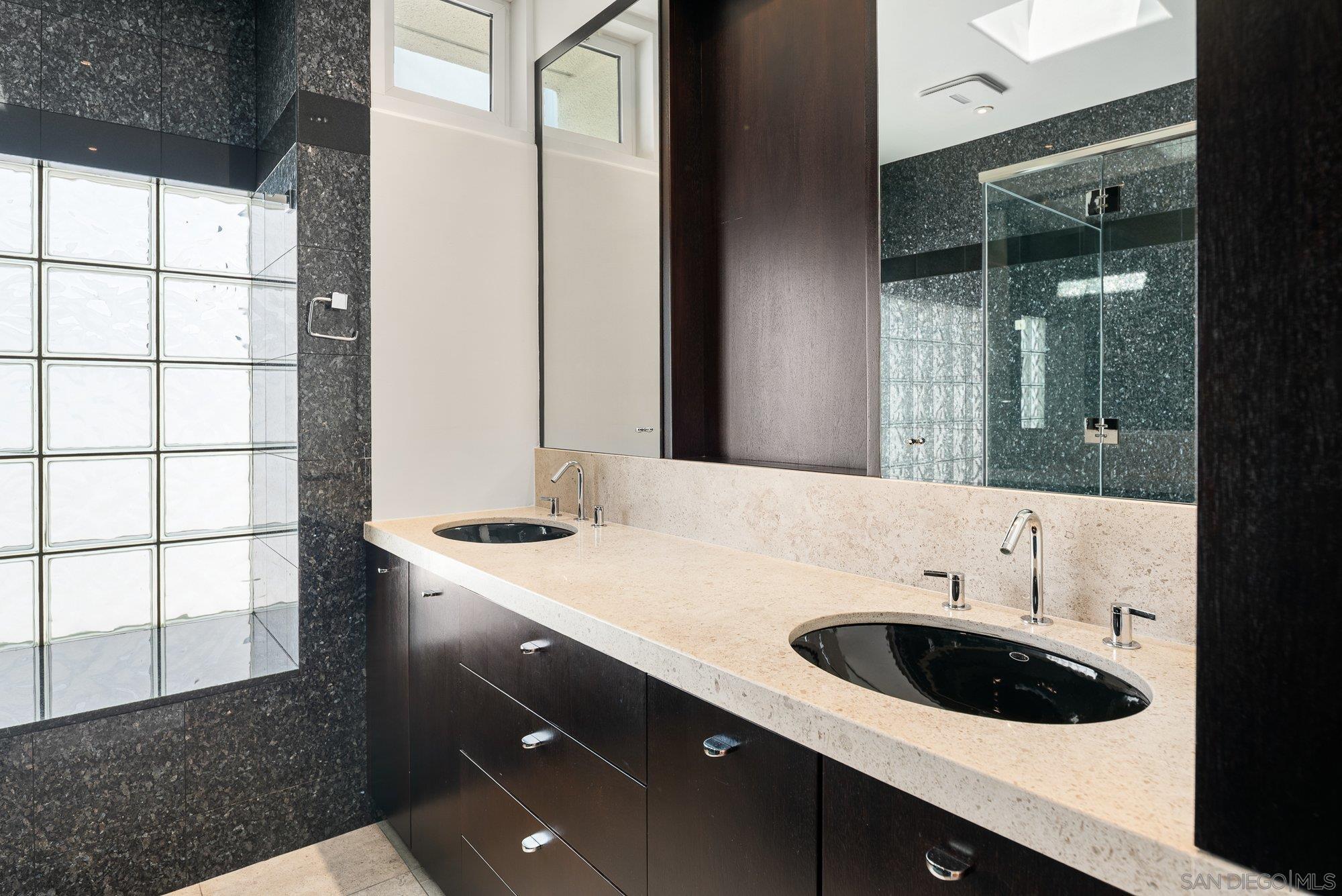 Detail Gallery Image 25 of 75 For 1  the Point, Coronado,  CA 92118 - 5 Beds | 4/2 Baths