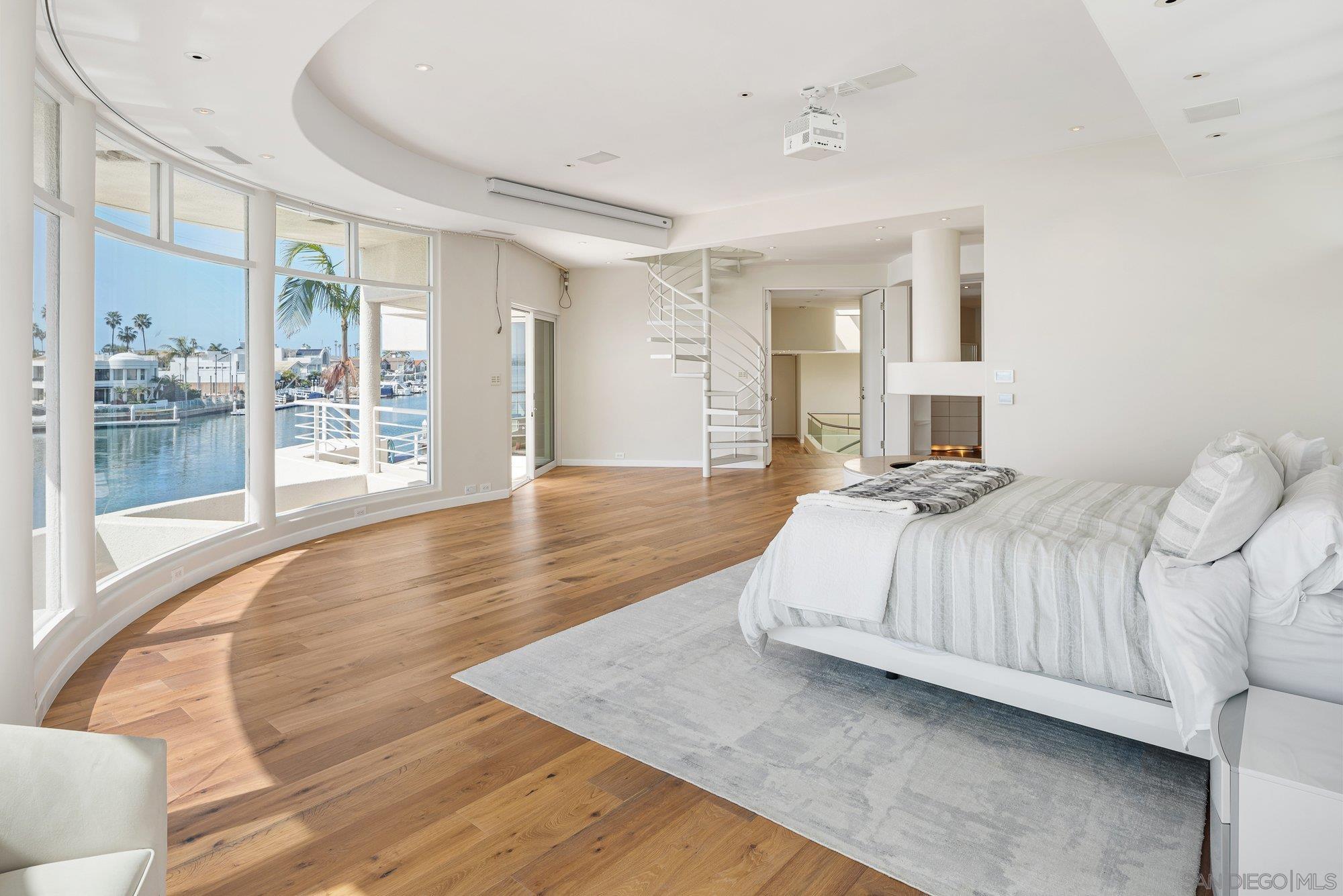 Detail Gallery Image 29 of 75 For 1  the Point, Coronado,  CA 92118 - 5 Beds | 4/2 Baths