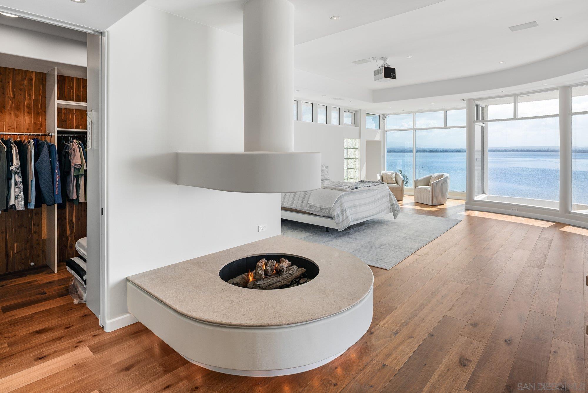 Detail Gallery Image 33 of 75 For 1  the Point, Coronado,  CA 92118 - 5 Beds | 4/2 Baths