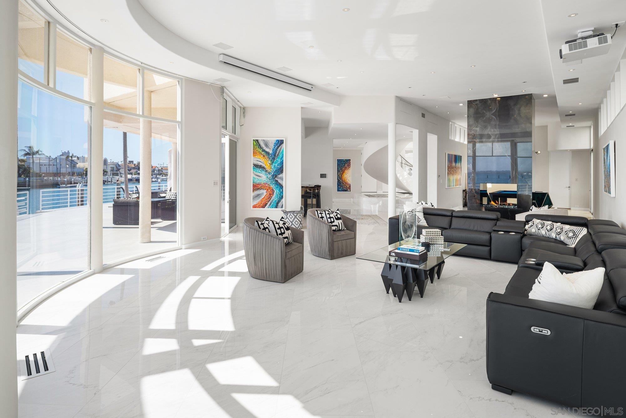 Detail Gallery Image 7 of 75 For 1  the Point, Coronado,  CA 92118 - 5 Beds | 4/2 Baths