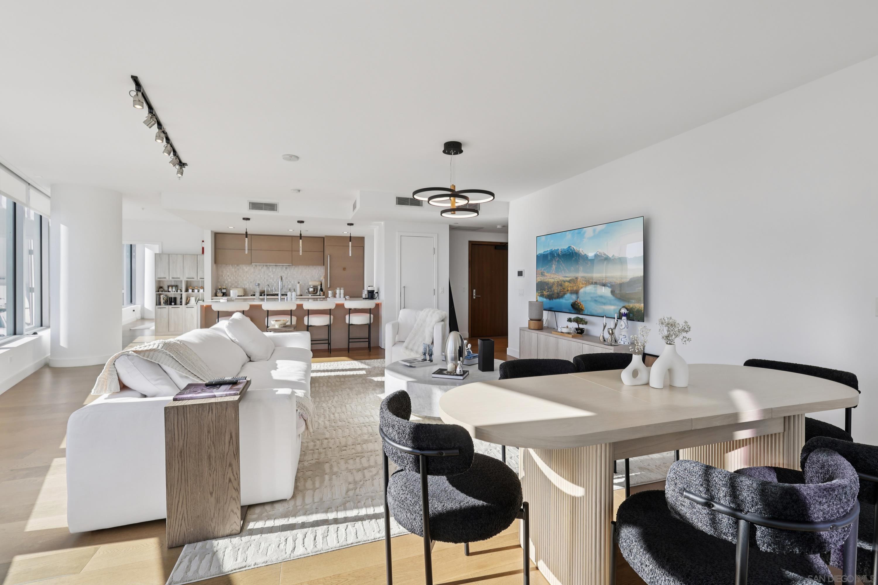 Detail Gallery Image 12 of 29 For 888 W E St  #1504,  San Diego,  CA 92101 - 2 Beds | 2 Baths