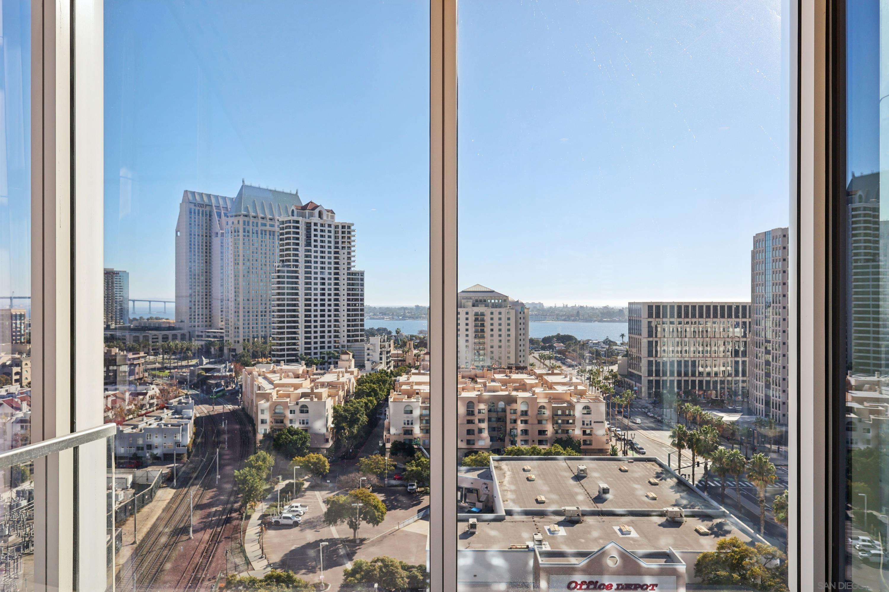 Detail Gallery Image 15 of 29 For 888 W E St  #1504,  San Diego,  CA 92101 - 2 Beds | 2 Baths