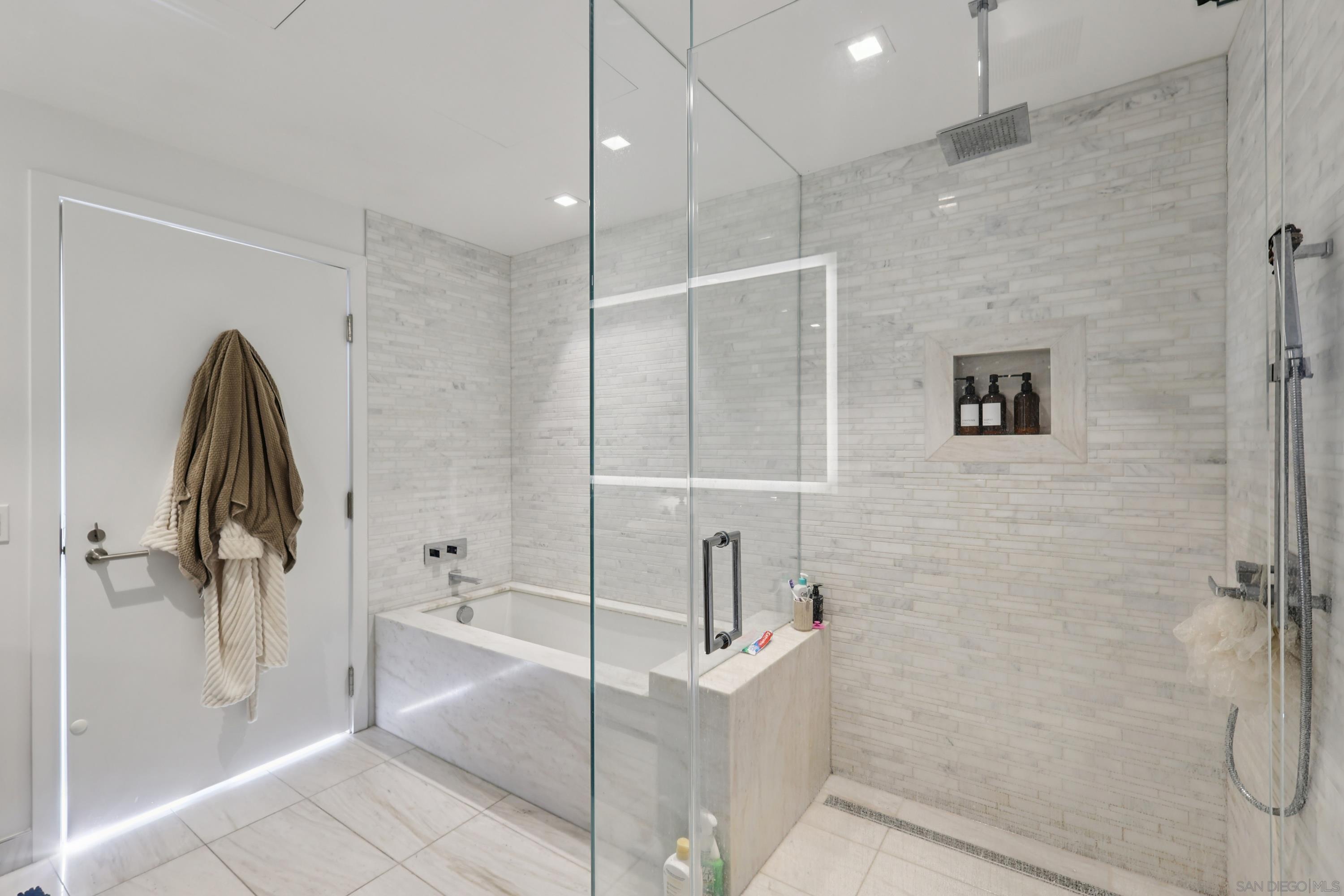 Detail Gallery Image 20 of 29 For 888 W E St  #1504,  San Diego,  CA 92101 - 2 Beds | 2 Baths