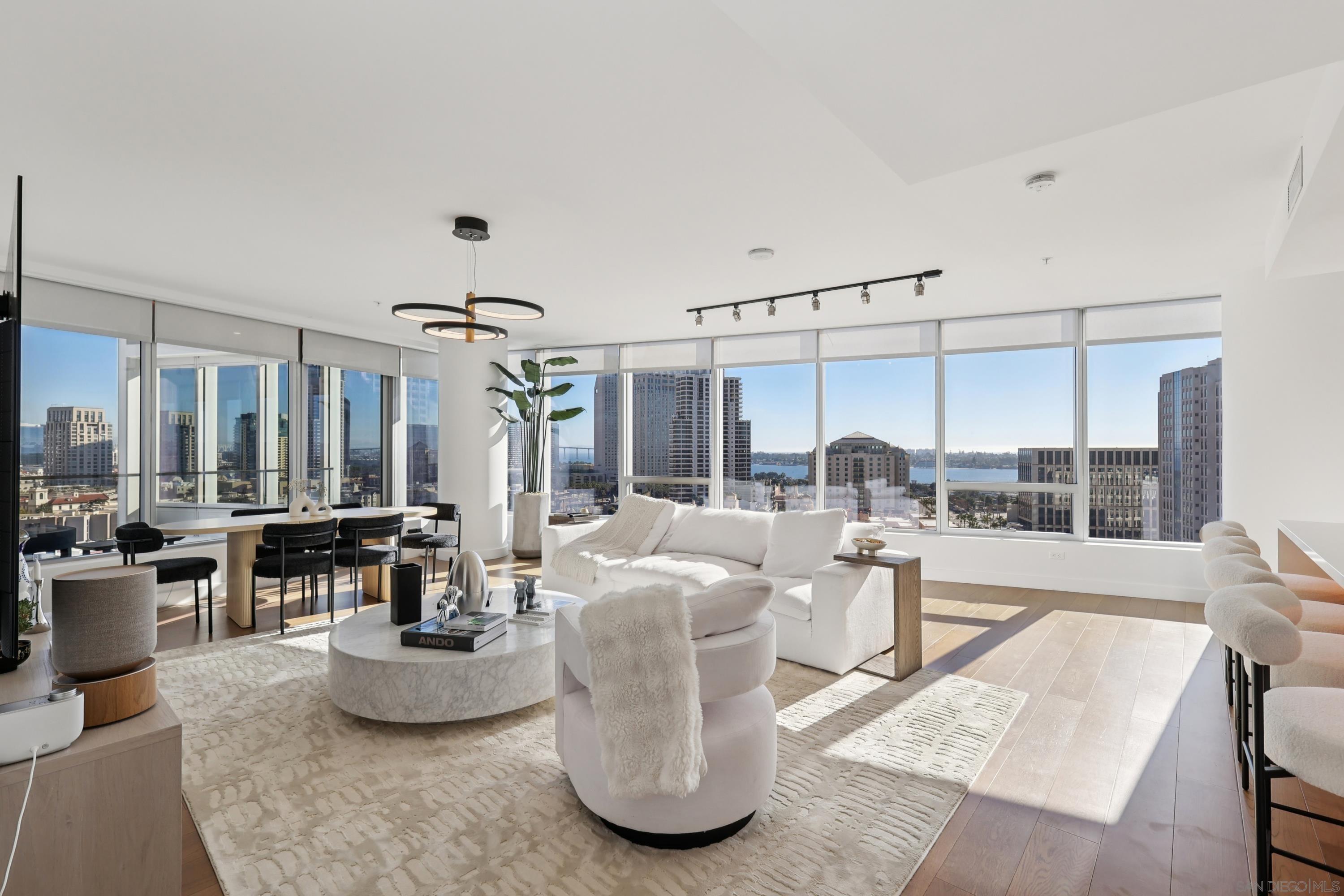 Detail Gallery Image 3 of 29 For 888 W E St  #1504,  San Diego,  CA 92101 - 2 Beds | 2 Baths