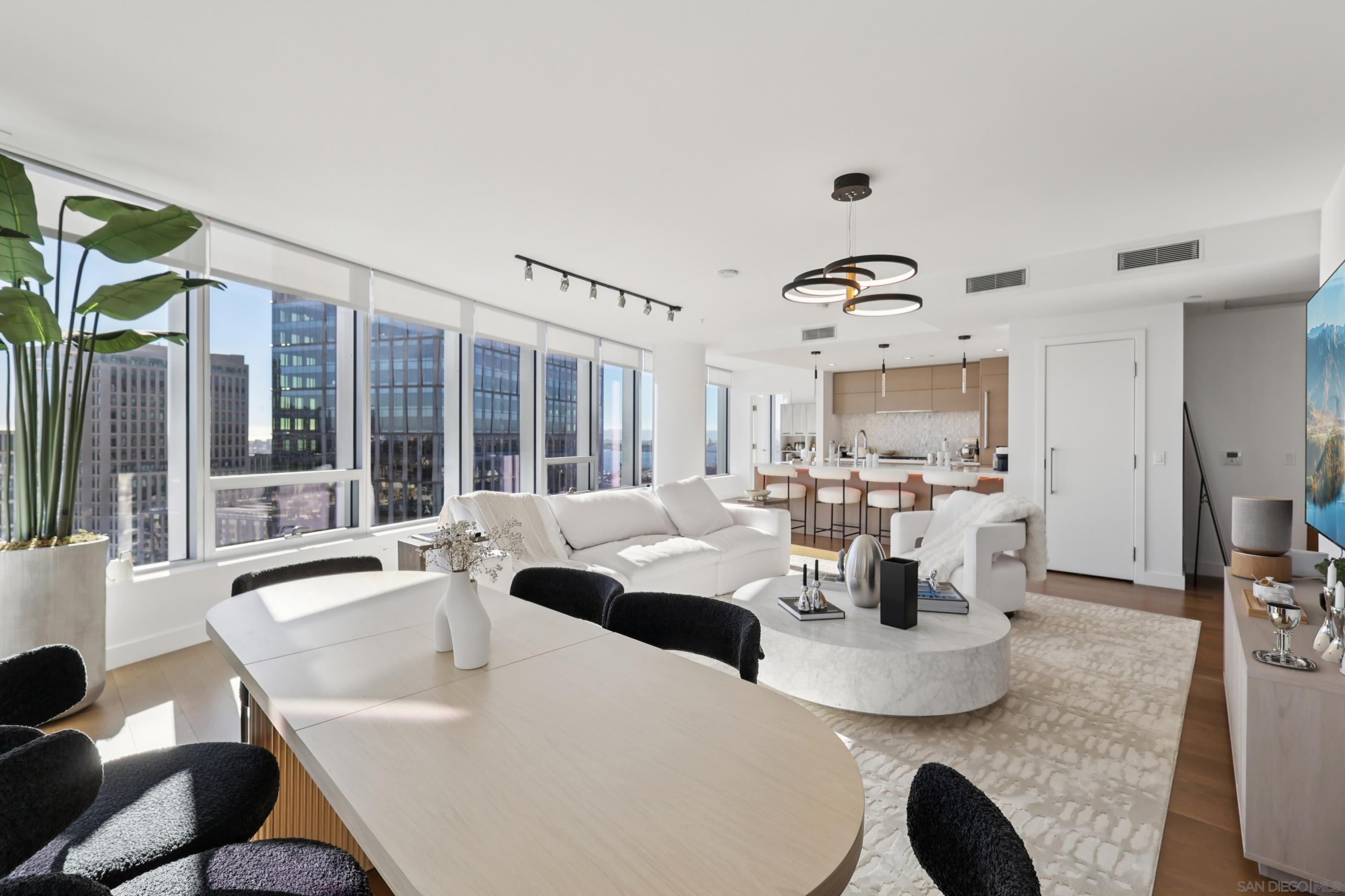 Detail Gallery Image 4 of 29 For 888 W E St  #1504,  San Diego,  CA 92101 - 2 Beds | 2 Baths