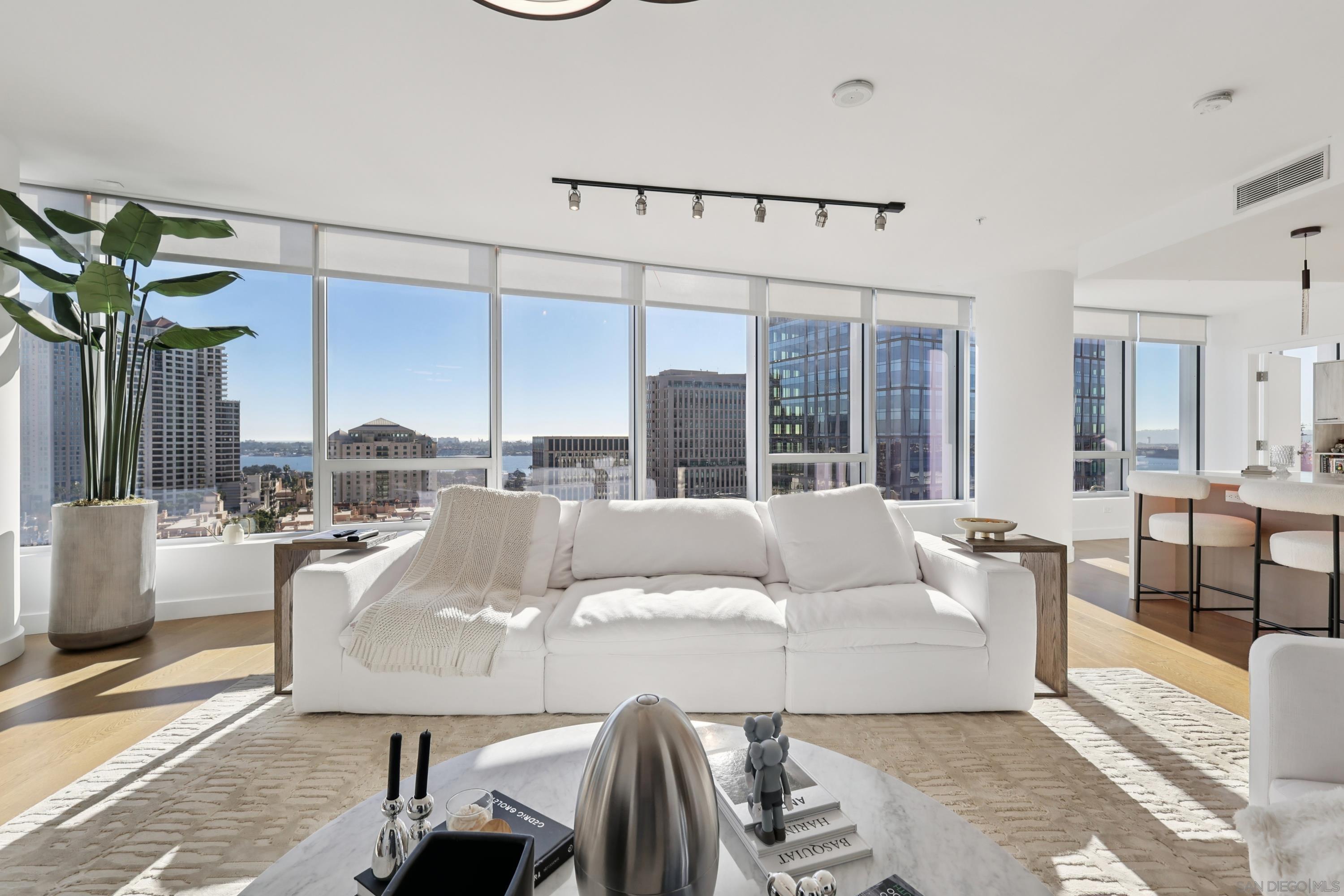 Detail Gallery Image 5 of 29 For 888 W E St  #1504,  San Diego,  CA 92101 - 2 Beds | 2 Baths